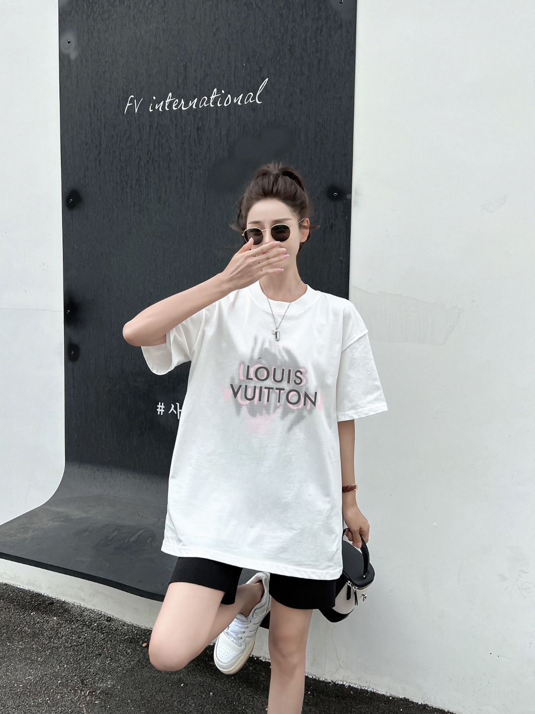 Louis Vuitton 2025FW Logo Print Cotton T-Shirt - Unisex Style 10 o 1i3s0lmib5l5146v7rp1lh01dps3