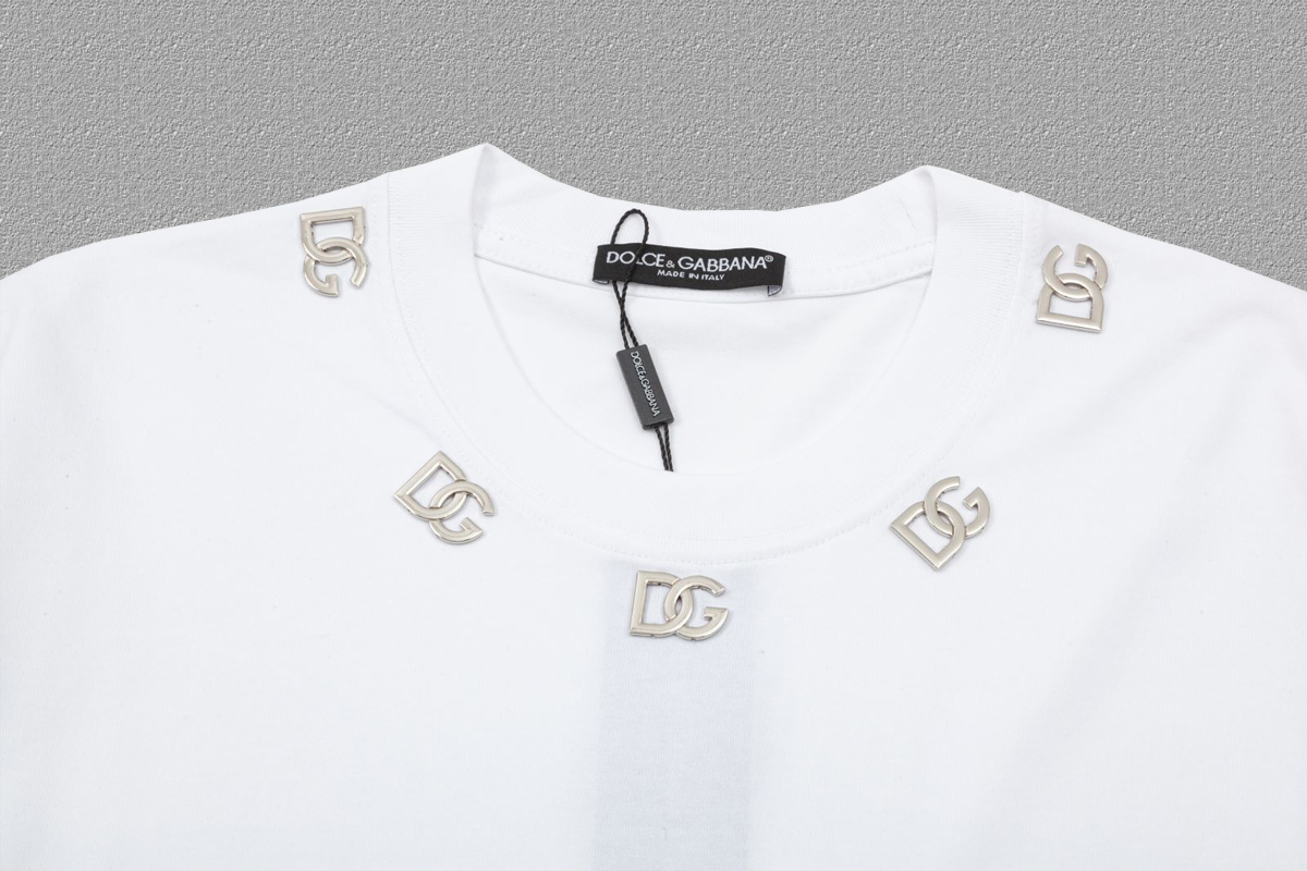 2024FW High-End Short Sleeve T-Shirts with Classic Metal Letters in Black and White - 图片 5