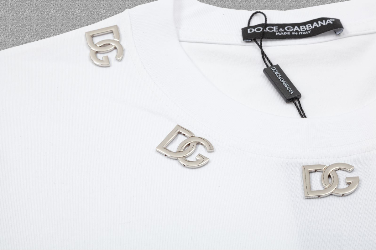 2024FW High-End Short Sleeve T-Shirts with Classic Metal Letters in Black and White - 图片 7