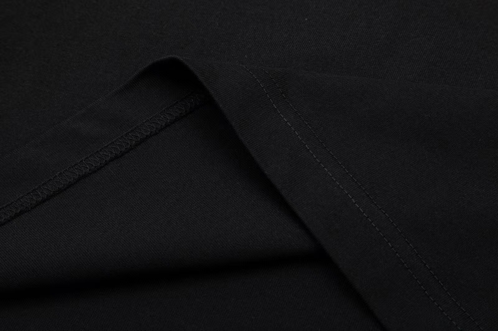 High-End Logo T-shirts: 2025FW Collection in Black and White, Various Sizes - 图片 7