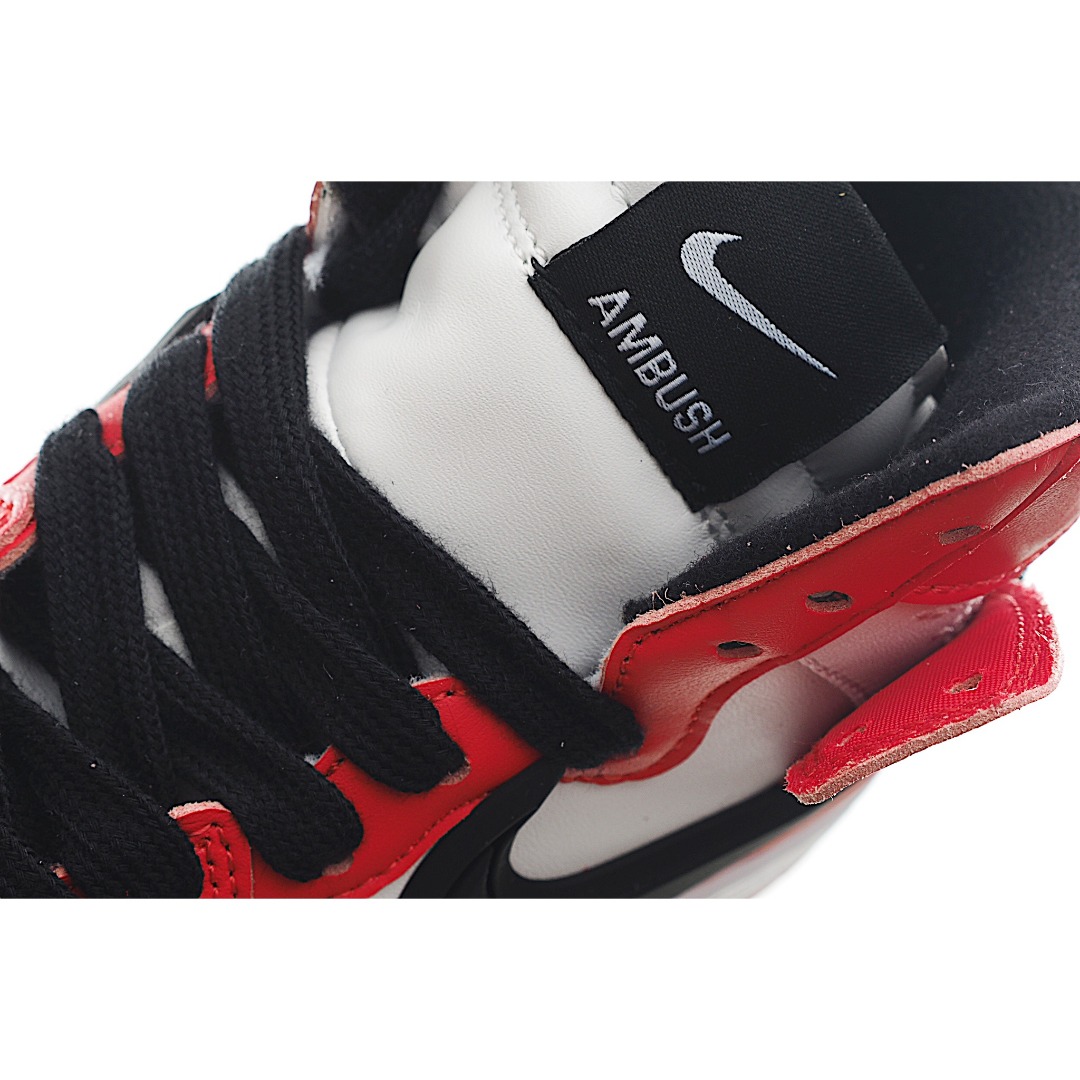 图片[8]-NK Dunk 高帮大勾儿童板鞋 以经过重塑后的元年款版型呈现，并融入机车、汽车和卡车的文化元素，在外观上更加修长挺拔，标志从鞋跟处向外延伸，如同机车排气管，鞋款后侧则饰有凹纹字标印花，同时采用突出的后跟设计以此提升整体包裹性，此外，联名的鞋垫和鞋舌标签也为经典款型增添一抹匠心独具的魅力。 尺码：24-37.5-选品中心