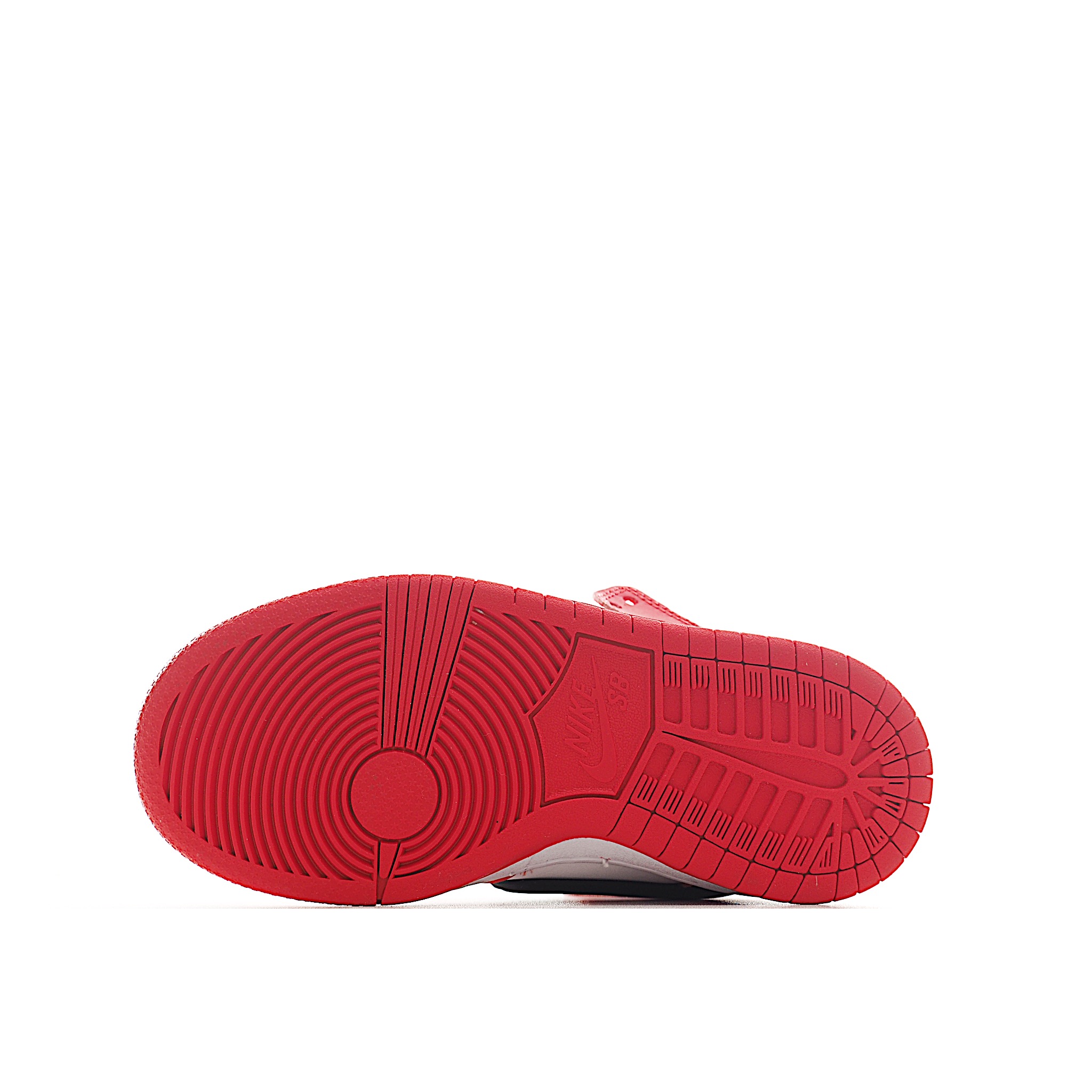 图片[6]-NK Dunk 高帮大勾儿童板鞋 以经过重塑后的元年款版型呈现，并融入机车、汽车和卡车的文化元素，在外观上更加修长挺拔，标志从鞋跟处向外延伸，如同机车排气管，鞋款后侧则饰有凹纹字标印花，同时采用突出的后跟设计以此提升整体包裹性，此外，联名的鞋垫和鞋舌标签也为经典款型增添一抹匠心独具的魅力。 尺码：24-37.5-选品中心