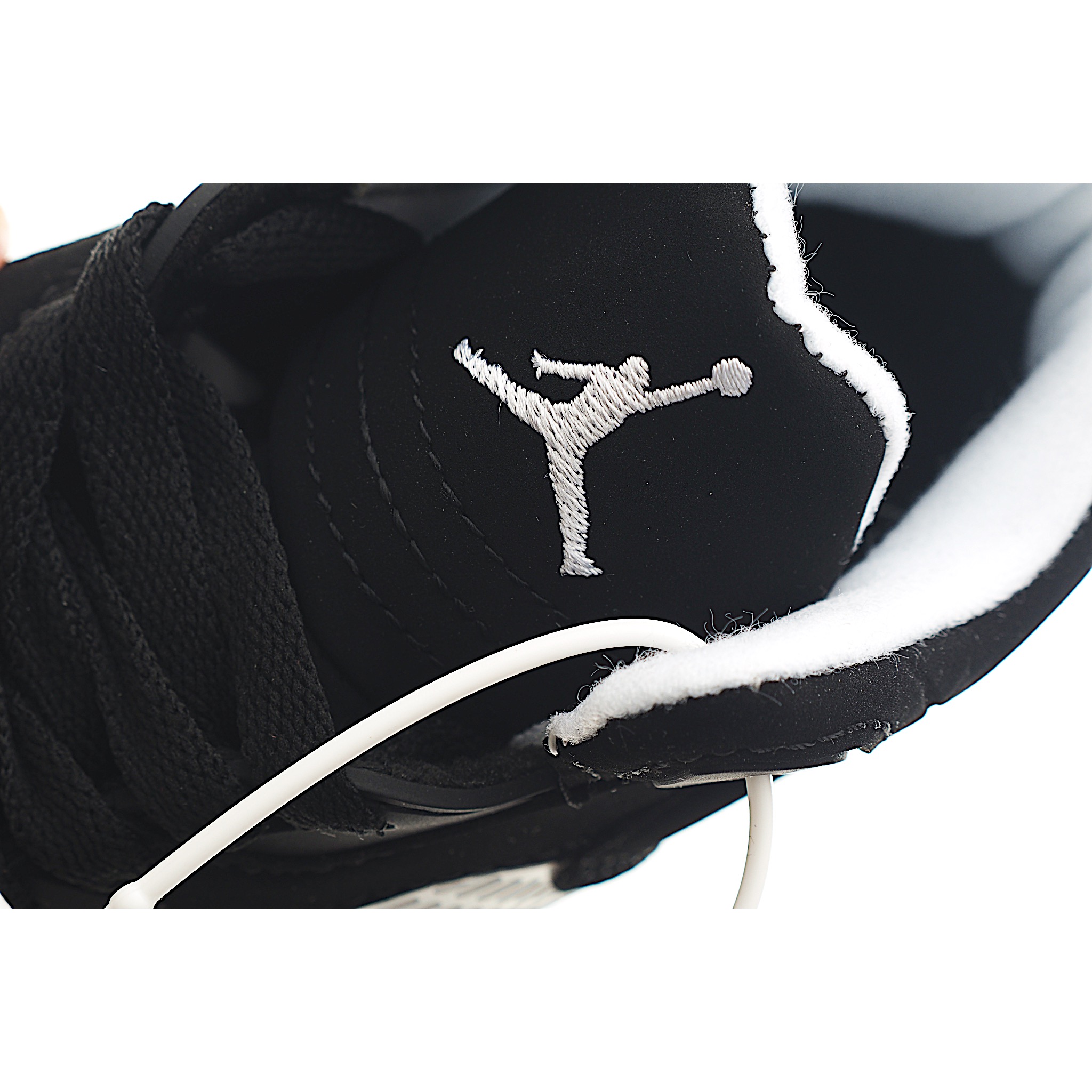 图片[8]-乔5 AJ 5代系带篮球气垫童鞋28-35 该鞋款属于篮球文化鞋，设计以支撑在进行篮球运动时穿着使用，缓震鞋口和人字形鞋底防滑，鞋面采用牛皮革、橡塑材料等多种材料拼接（缝/车线）而成-选品中心