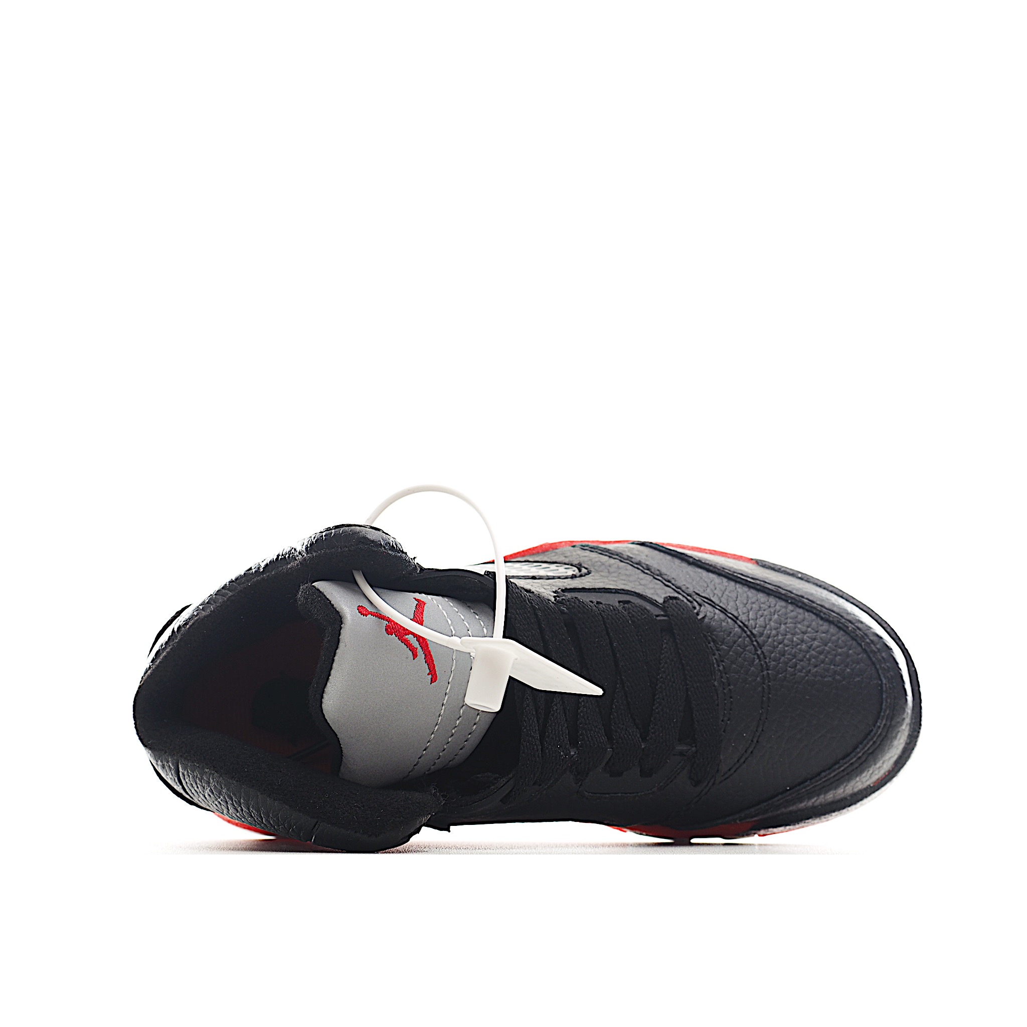 图片[4]-乔5 AJ 5代系带篮球气垫童鞋28-35 该鞋款属于篮球文化鞋，设计以支撑在进行篮球运动时穿着使用，缓震鞋口和人字形鞋底防滑，鞋面采用牛皮革、橡塑材料等多种材料拼接（缝/车线）而成-选品中心