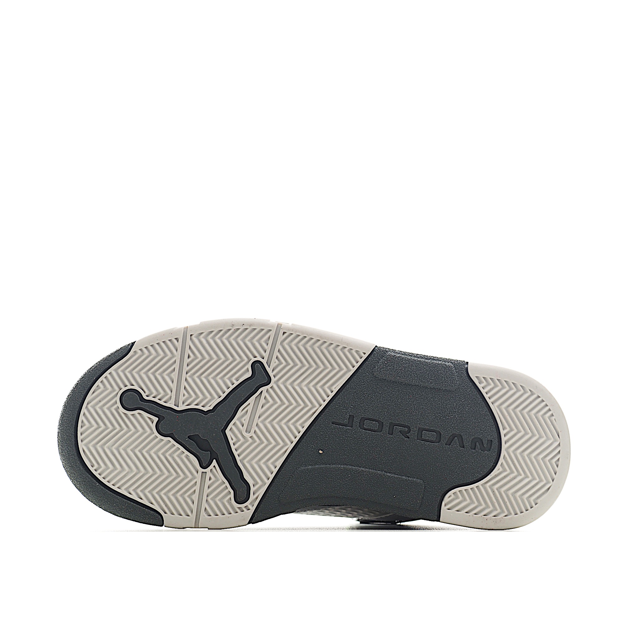 图片[6]-乔5 AJ 5代系带篮球气垫童鞋28-35 该鞋款属于篮球文化鞋，设计以支撑在进行篮球运动时穿着使用，缓震鞋口和人字形鞋底防滑，鞋面采用牛皮革、橡塑材料等多种材料拼接（缝/车线）而成-选品中心