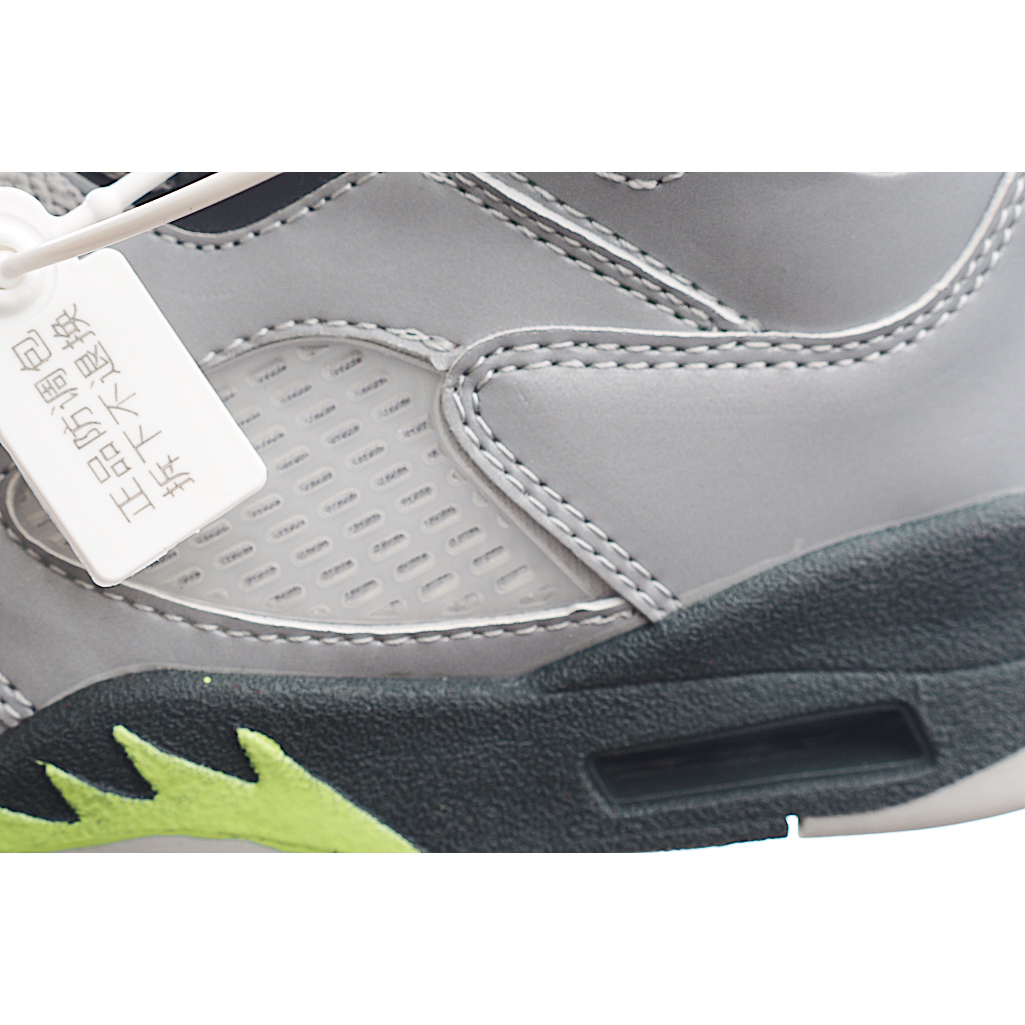 图片[9]-乔5 AJ 5代系带篮球气垫童鞋28-35 该鞋款属于篮球文化鞋，设计以支撑在进行篮球运动时穿着使用，缓震鞋口和人字形鞋底防滑，鞋面采用牛皮革、橡塑材料等多种材料拼接（缝/车线）而成-选品中心