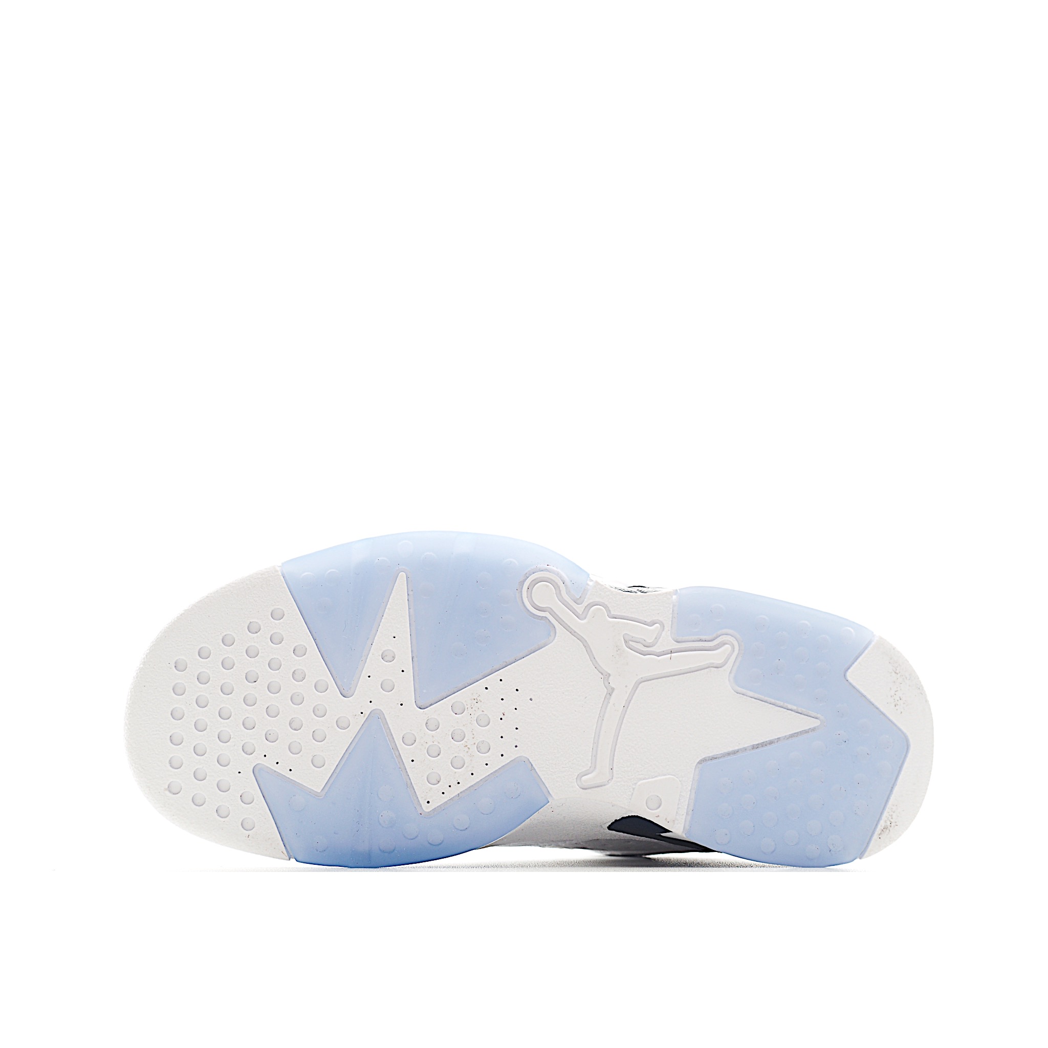 图片[6]-AJ 6代乔六高帮篮球气垫童鞋28-35 AJ 6 复刻大童运动童鞋采用优质鞋面，承袭令其享誉盛名的经典外观设计。穿孔设计，为孩子提供透气舒适的运动体验。-选品中心