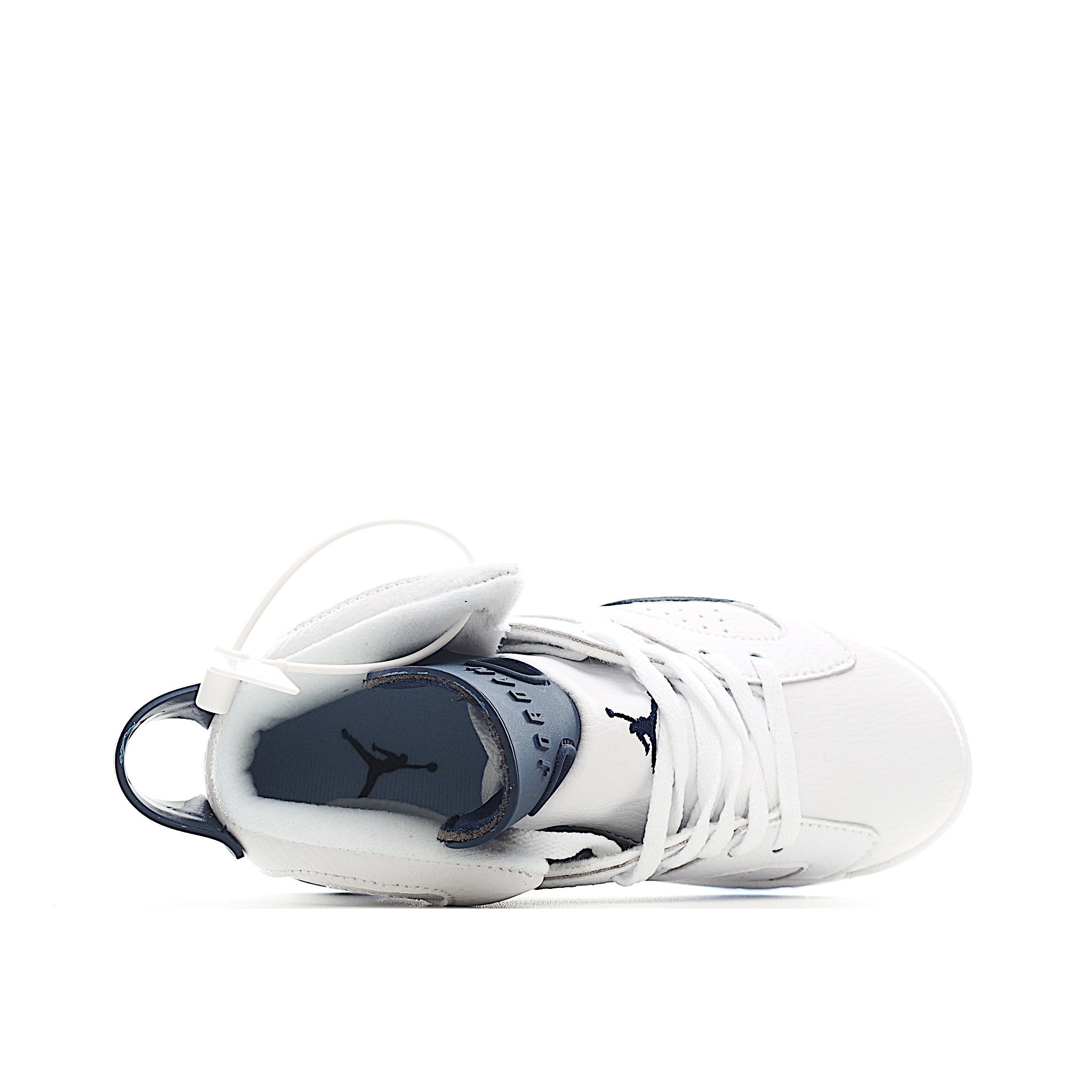 图片[4]-AJ 6代乔六高帮篮球气垫童鞋28-35 AJ 6 复刻大童运动童鞋采用优质鞋面，承袭令其享誉盛名的经典外观设计。穿孔设计，为孩子提供透气舒适的运动体验。-选品中心