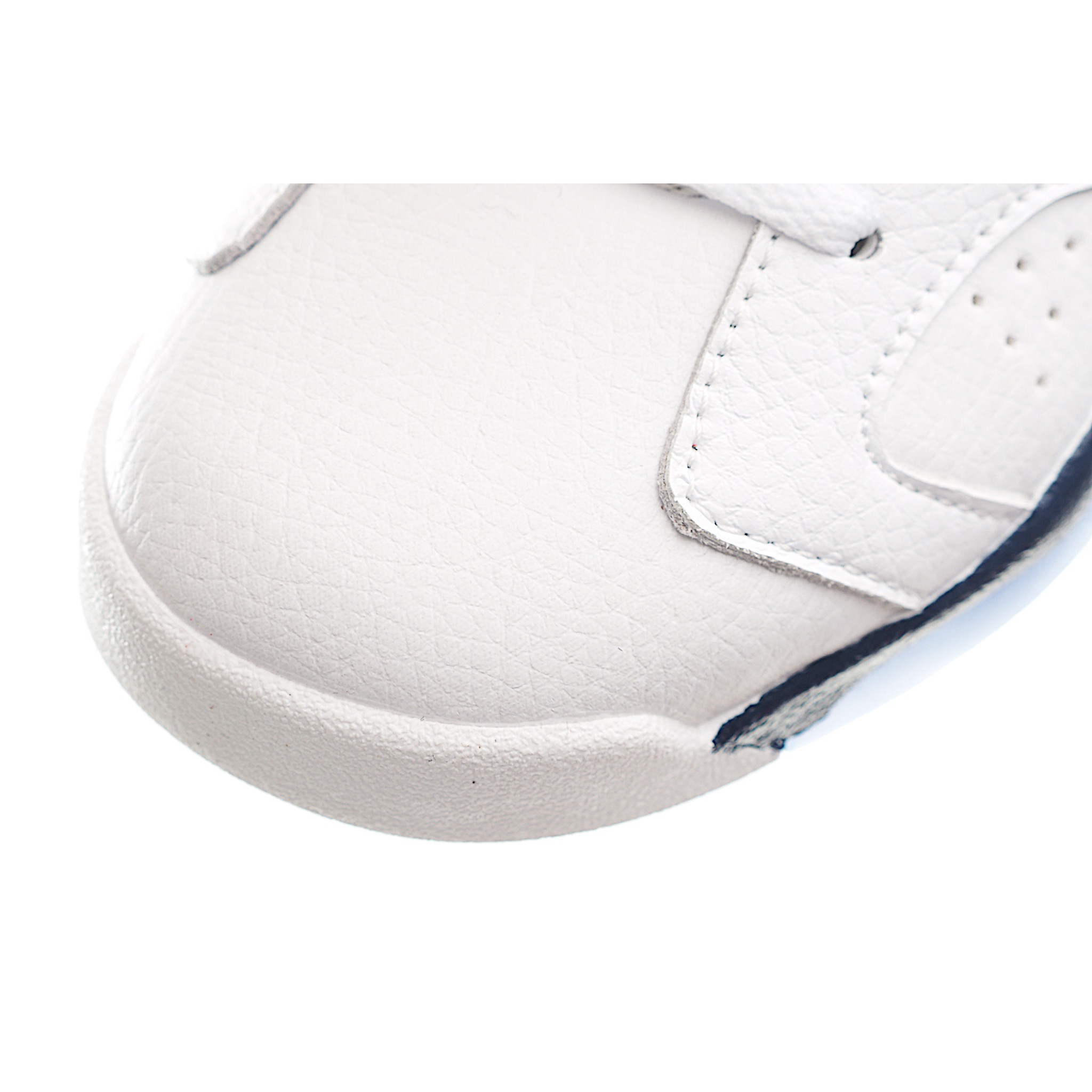 图片[7]-AJ 6代乔六高帮篮球气垫童鞋28-35 AJ 6 复刻大童运动童鞋采用优质鞋面，承袭令其享誉盛名的经典外观设计。穿孔设计，为孩子提供透气舒适的运动体验。-选品中心