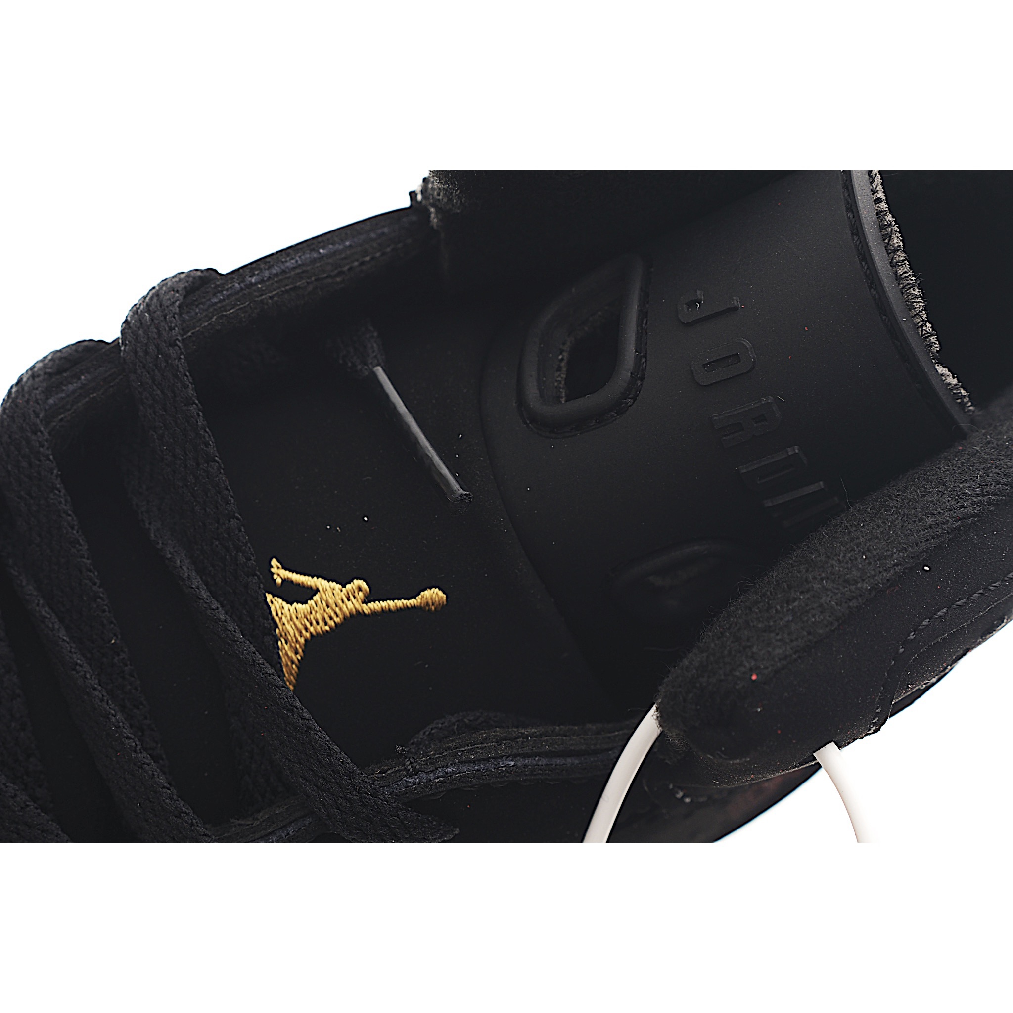 图片[8]-AJ 6代乔六高帮篮球气垫童鞋28-35 AJ 6 复刻大童运动童鞋采用优质鞋面，承袭令其享誉盛名的经典外观设计。穿孔设计，为孩子提供透气舒适的运动体验。-选品中心