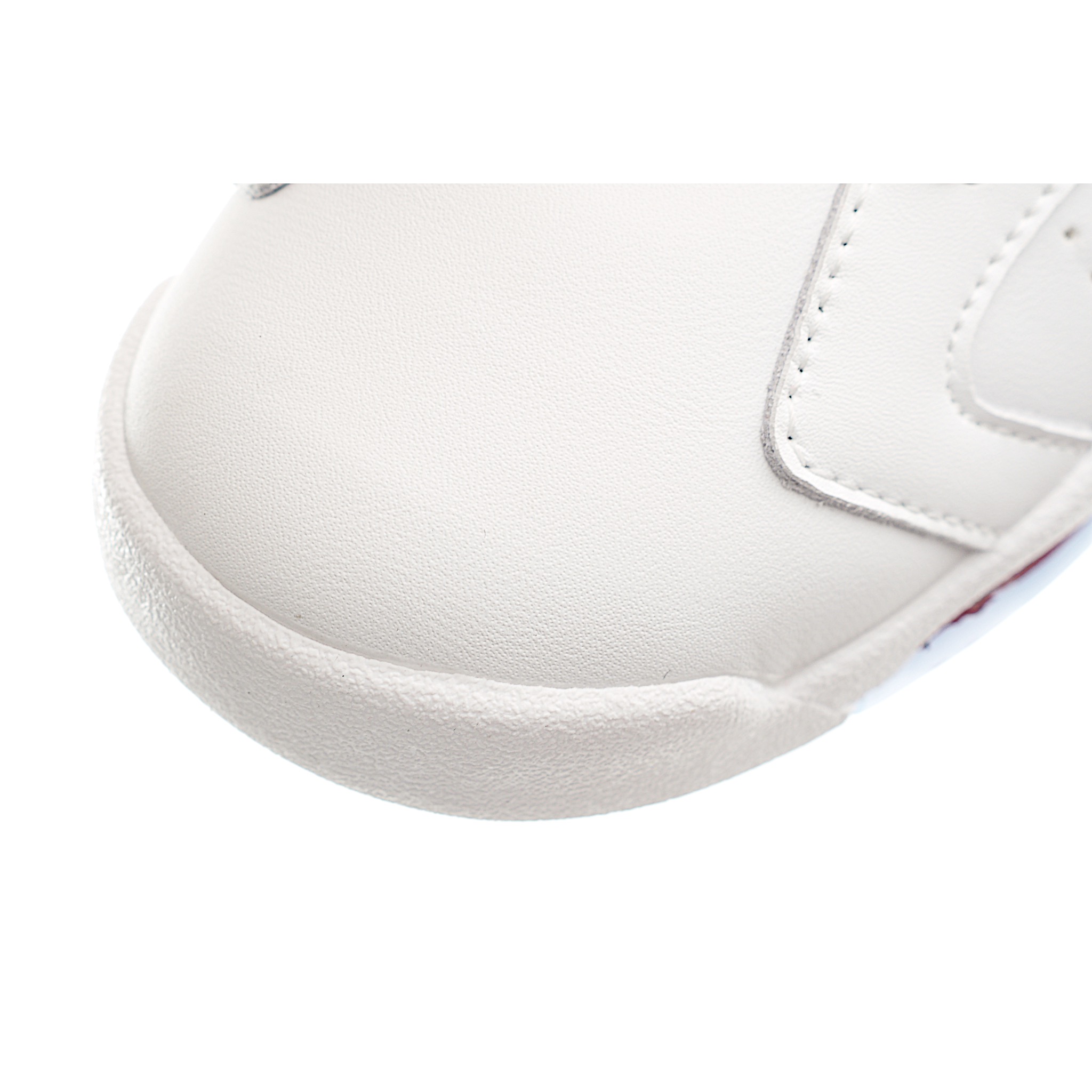 图片[7]-AJ 6代乔六高帮篮球气垫童鞋28-35 AJ 6 复刻大童运动童鞋采用优质鞋面，承袭令其享誉盛名的经典外观设计。穿孔设计，为孩子提供透气舒适的运动体验。-选品中心