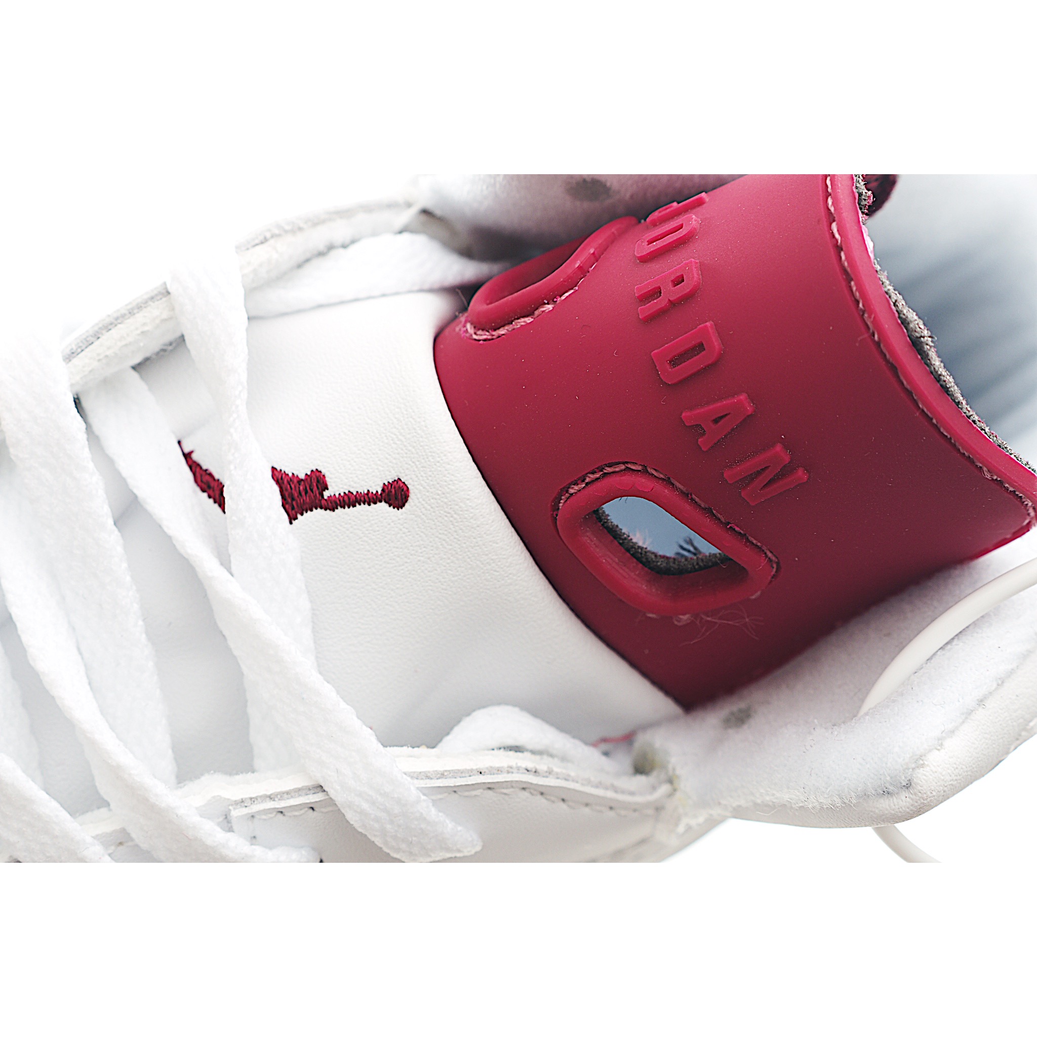 图片[8]-AJ 6代乔六高帮篮球气垫童鞋28-35 AJ 6 复刻大童运动童鞋采用优质鞋面，承袭令其享誉盛名的经典外观设计。穿孔设计，为孩子提供透气舒适的运动体验。-选品中心