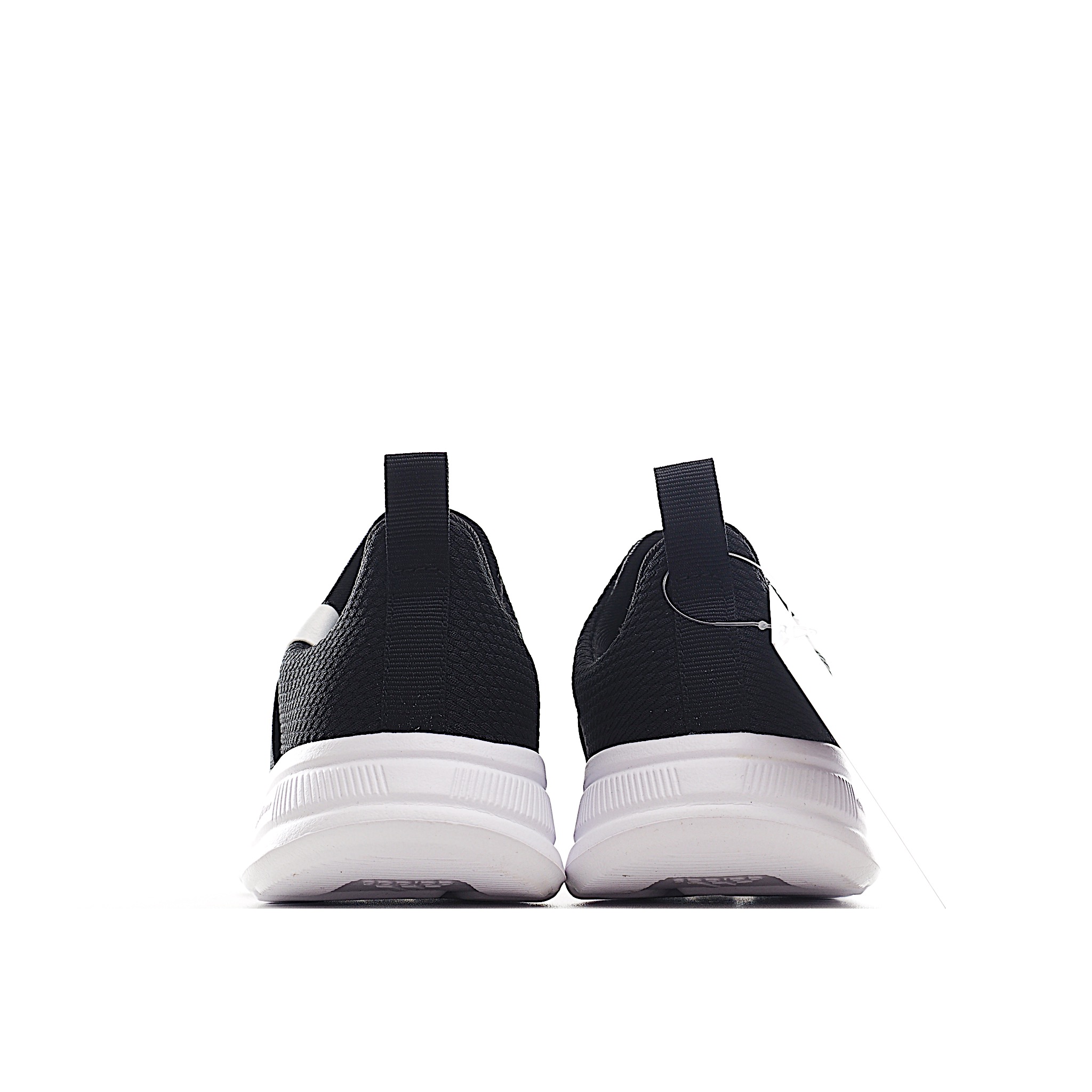 图片[5]-AD 儿童一脚蹬松紧带休闲运动鞋 一旦孩子们发现这些易于穿戴的松紧带运动鞋，他们就不会再回头了。柔软的鞋面以最小的力气滑入到位，大松紧带将脚紧贴到位。采用轻质缓震制成，可提供全天支撑，从孩子们冲出门的那一刻起，直到他们回到家并坐在沙发上，都能让孩子们自由活动。 货号：黑白 尺码：26-37-选品中心