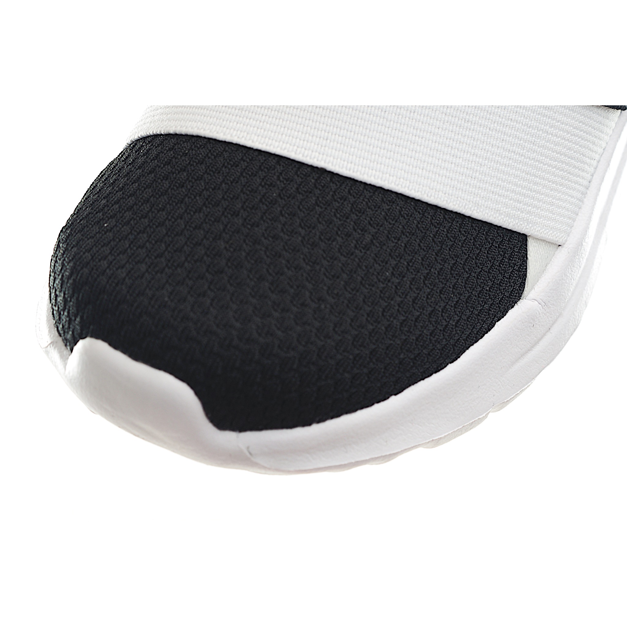 图片[7]-AD 儿童一脚蹬松紧带休闲运动鞋 一旦孩子们发现这些易于穿戴的松紧带运动鞋，他们就不会再回头了。柔软的鞋面以最小的力气滑入到位，大松紧带将脚紧贴到位。采用轻质缓震制成，可提供全天支撑，从孩子们冲出门的那一刻起，直到他们回到家并坐在沙发上，都能让孩子们自由活动。 货号：黑白 尺码：26-37-选品中心