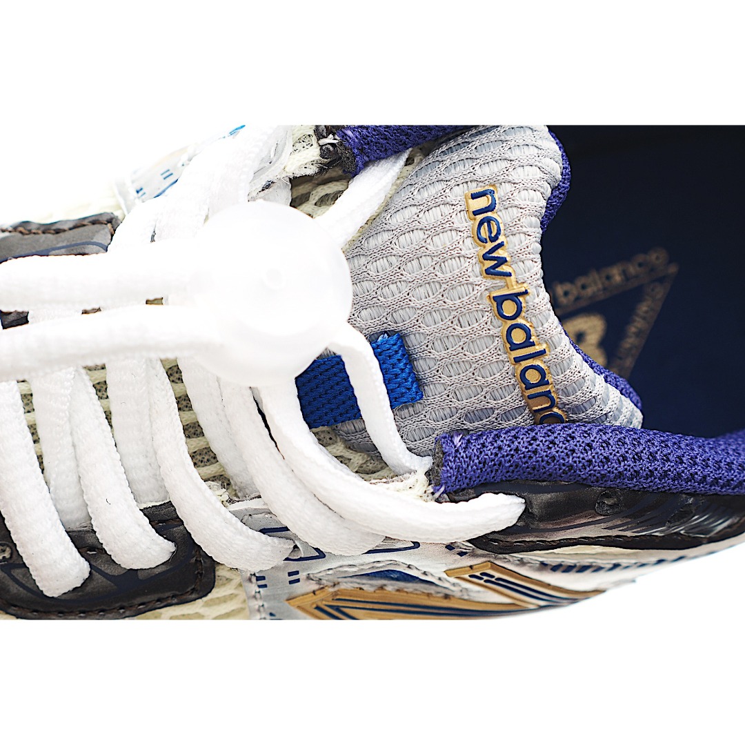 图片[8]-NB 860 系带运动儿童跑鞋 这款儿童运动鞋展现经典的复古风格，是越野风格的科技感十足，保证为你的脚步做好准备。现代技术和 AB ® 缓震提供舒适和支撑，而透气的网眼和闪亮的金属覆盖层相结合，赋予它们不容错过的未来主义优势。饰有醒目的徽标品牌标识，增添风格。 货号：AM2 尺码：24-37.5-选品中心