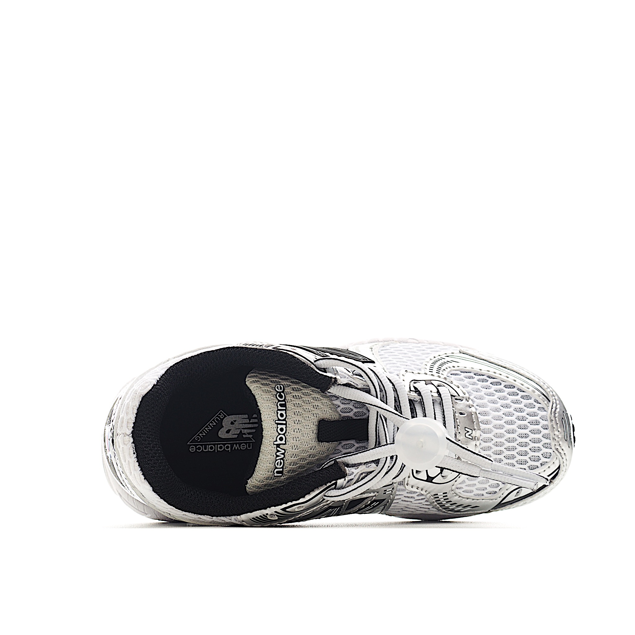 图片[4]-NB 860 系带运动儿童跑鞋 这款儿童运动鞋展现经典的复古风格，是越野风格的科技感十足，保证为你的脚步做好准备。现代技术和 AB ® 缓震提供舒适和支撑，而透气的网眼和闪亮的金属覆盖层相结合，赋予它们不容错过的未来主义优势。饰有醒目的徽标品牌标识，增添风格。 货号：XO 尺码：24-37.5-选品中心