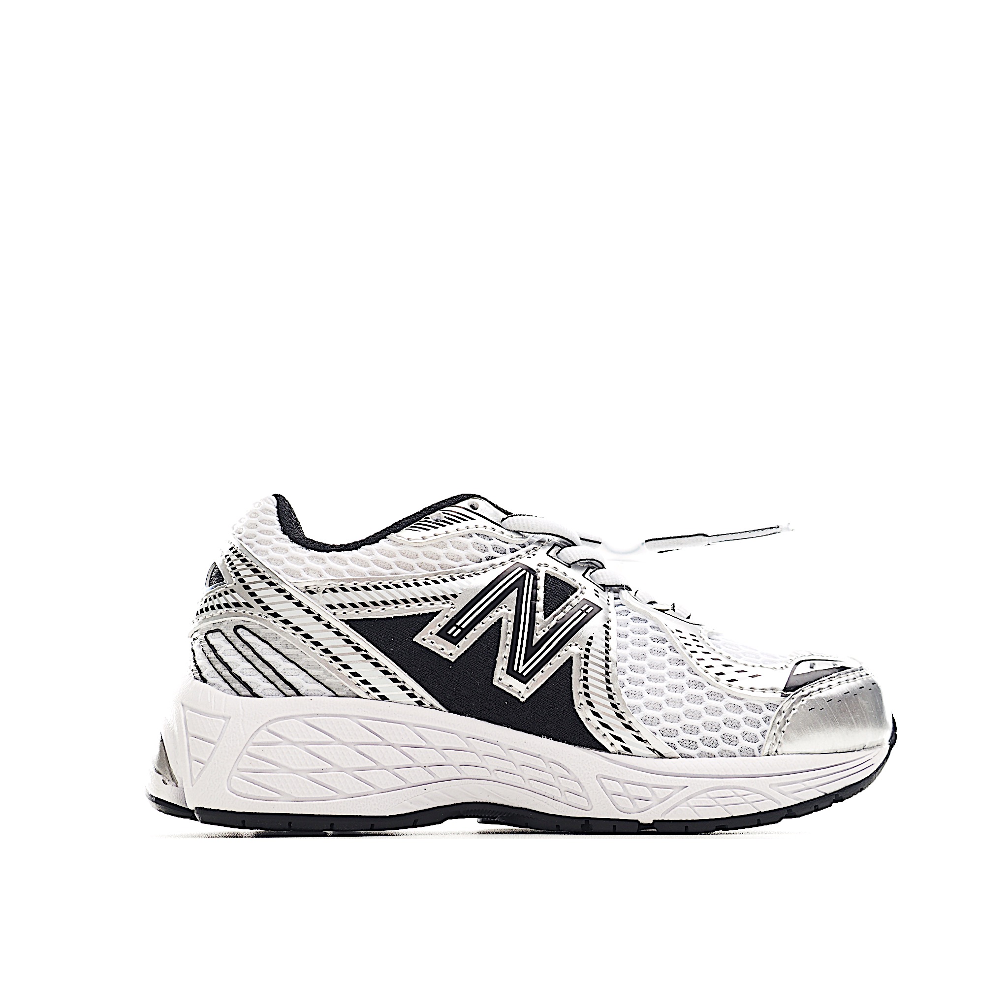 图片[3]-NB 860 系带运动儿童跑鞋 这款儿童运动鞋展现经典的复古风格，是越野风格的科技感十足，保证为你的脚步做好准备。现代技术和 AB ® 缓震提供舒适和支撑，而透气的网眼和闪亮的金属覆盖层相结合，赋予它们不容错过的未来主义优势。饰有醒目的徽标品牌标识，增添风格。 货号：XO 尺码：24-37.5-选品中心