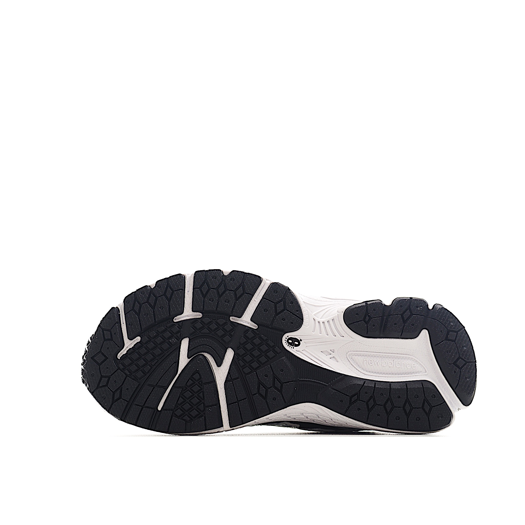 图片[6]-NB 860 系带运动儿童跑鞋 这款儿童运动鞋展现经典的复古风格，是越野风格的科技感十足，保证为你的脚步做好准备。现代技术和 AB ® 缓震提供舒适和支撑，而透气的网眼和闪亮的金属覆盖层相结合，赋予它们不容错过的未来主义优势。饰有醒目的徽标品牌标识，增添风格。 货号：XO 尺码：24-37.5-选品中心