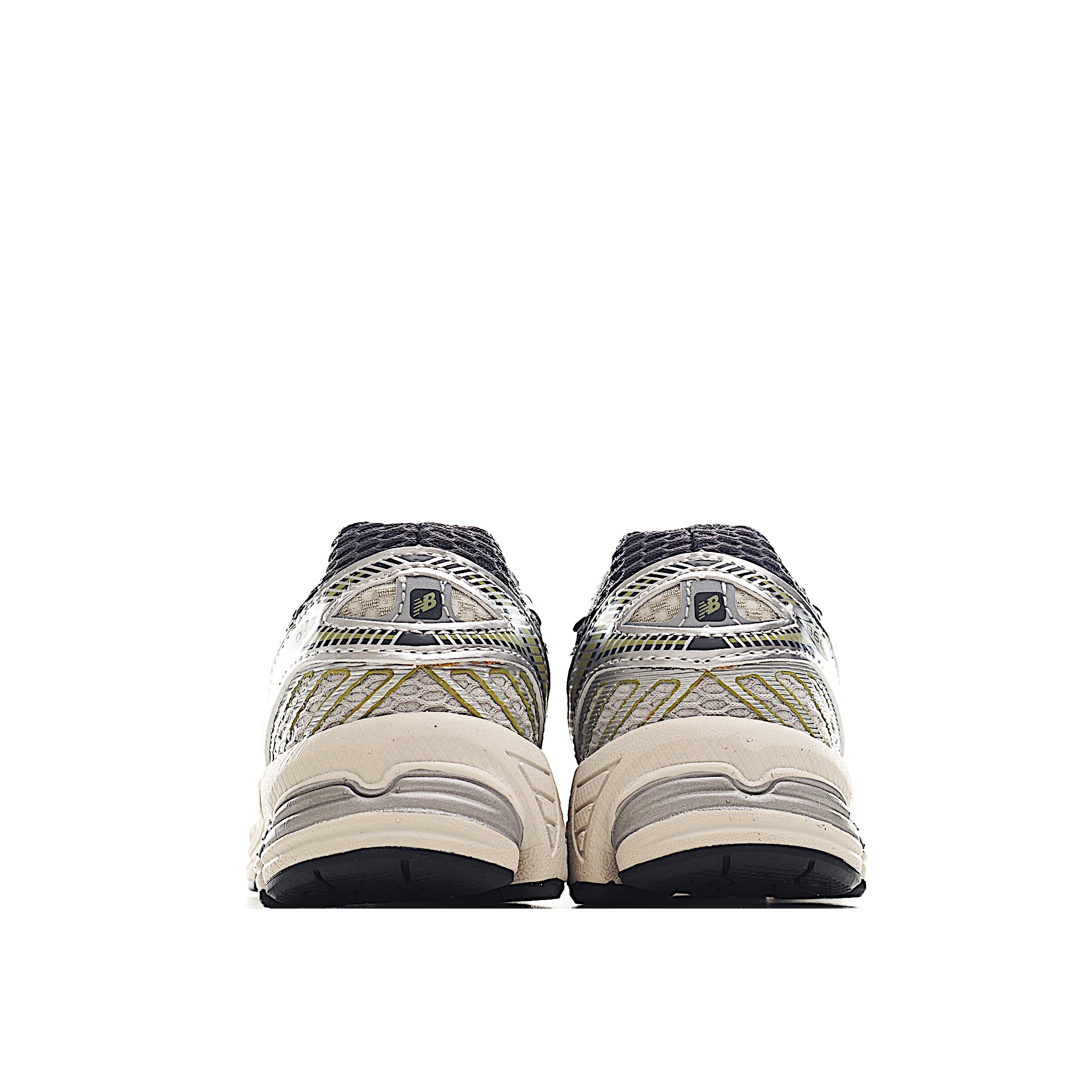 图片[5]-NB 860 系带运动儿童跑鞋 这款儿童运动鞋展现经典的复古风格，是越野风格的科技感十足，保证为你的脚步做好准备。现代技术和 AB ® 缓震提供舒适和支撑，而透气的网眼和闪亮的金属覆盖层相结合，赋予它们不容错过的未来主义优势。饰有醒目的徽标品牌标识，增添风格。 货号：KP2 尺码：24-37.5-选品中心