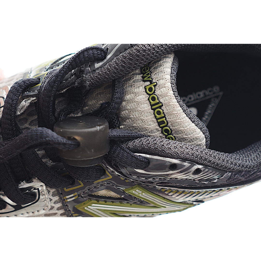 图片[8]-NB 860 系带运动儿童跑鞋 这款儿童运动鞋展现经典的复古风格，是越野风格的科技感十足，保证为你的脚步做好准备。现代技术和 AB ® 缓震提供舒适和支撑，而透气的网眼和闪亮的金属覆盖层相结合，赋予它们不容错过的未来主义优势。饰有醒目的徽标品牌标识，增添风格。 货号：KP2 尺码：24-37.5-选品中心