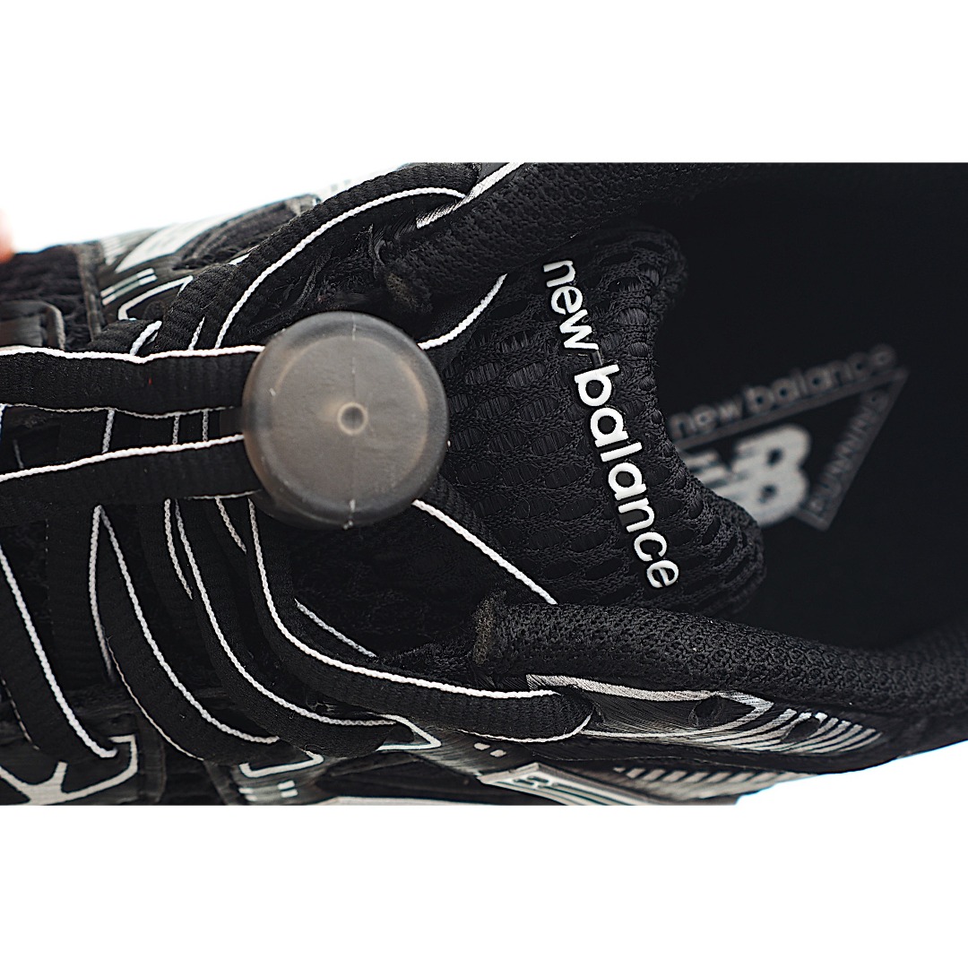 图片[8]-NB 860 系带运动儿童跑鞋 这款儿童运动鞋展现经典的复古风格，是越野风格的科技感十足，保证为你的脚步做好准备。现代技术和 AB ® 缓震提供舒适和支撑，而透气的网眼和闪亮的金属覆盖层相结合，赋予它们不容错过的未来主义优势。饰有醒目的徽标品牌标识，增添风格。 货号：XC 尺码：24-37.5-选品中心