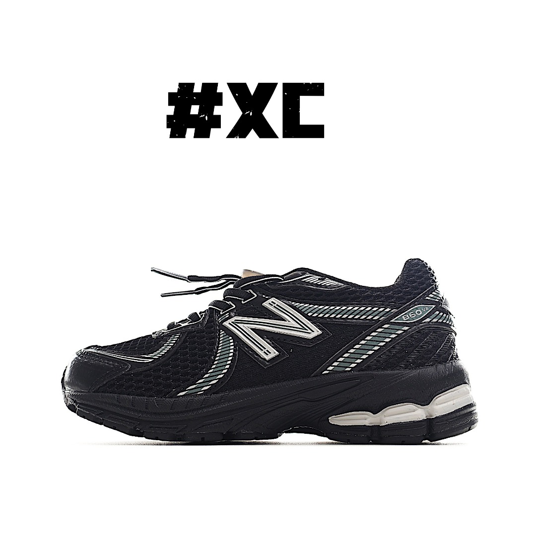 图片[2]-NB 860 系带运动儿童跑鞋 这款儿童运动鞋展现经典的复古风格，是越野风格的科技感十足，保证为你的脚步做好准备。现代技术和 AB ® 缓震提供舒适和支撑，而透气的网眼和闪亮的金属覆盖层相结合，赋予它们不容错过的未来主义优势。饰有醒目的徽标品牌标识，增添风格。 尺码：24-37.5-选品中心