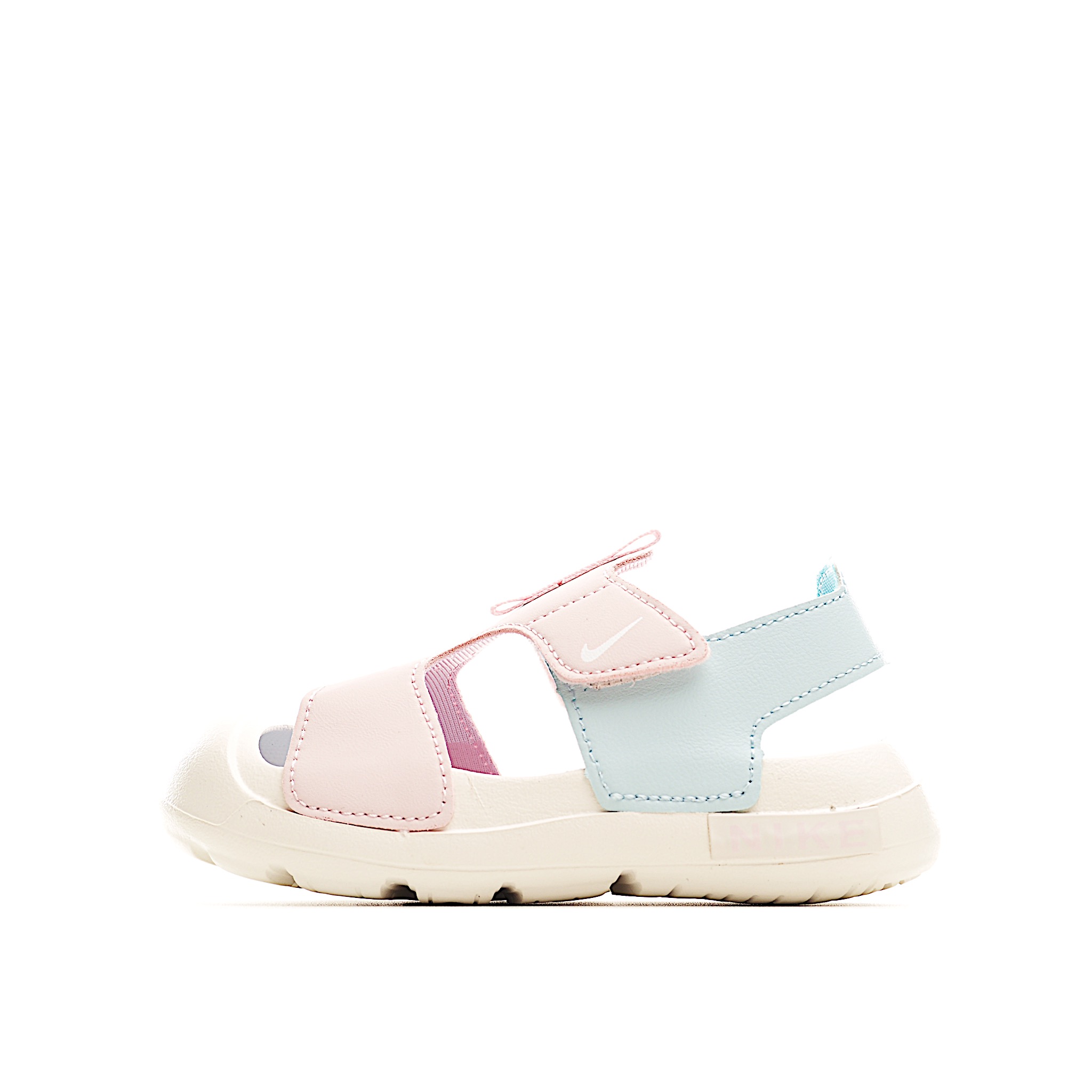 NK 包头飞机耳魔术贴儿童凉鞋 粉拼色 采用鞋头包覆设计，并搭载富有抓地力的外底，堪称户外畅玩的理想之选。配搭柔软的泡绵缓震设计，可随孩子的双足伸展弯曲。魔术贴粘扣固定带，便于穿脱；鞋面开口设计，赋予稚嫩双足透气感受。 尺码：22-35 货号：7006-选品中心