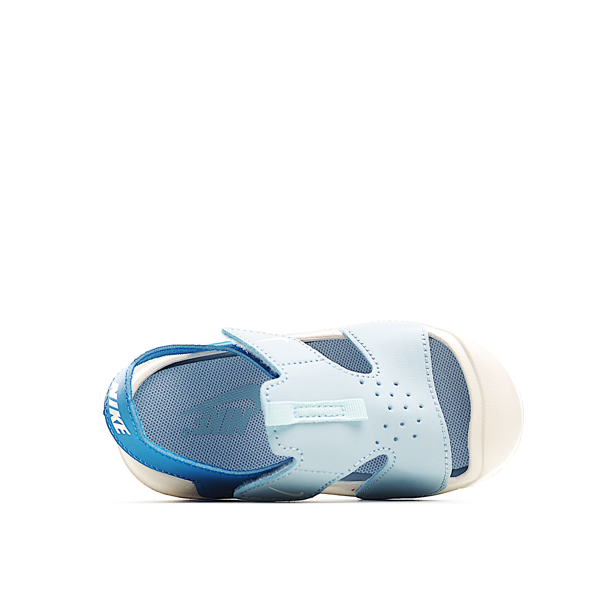 图片[4]-NK 包头飞机耳魔术贴儿童凉鞋 蓝拼色 采用鞋头包覆设计，并搭载富有抓地力的外底，堪称户外畅玩的理想之选。配搭柔软的泡绵缓震设计，可随孩子的双足伸展弯曲。魔术贴粘扣固定带，便于穿脱；鞋面开口设计，赋予稚嫩双足透气感受。 尺码：22-35 货号：7008-选品中心