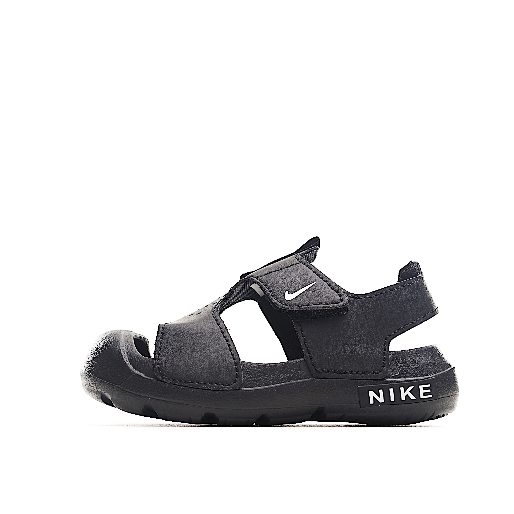 NK 包头飞机耳魔术贴儿童凉鞋 黑色 采用鞋头包覆设计,并搭载富有抓地力的外底,堪称户外畅玩的理想之选。配搭柔软的泡绵缓震设计,可随孩子的双足伸展弯曲。魔术贴粘扣固定带,便于穿脱;鞋面开口设计,赋予稚嫩双足透气感受。 尺码:22-35 货号:7001-选品中心