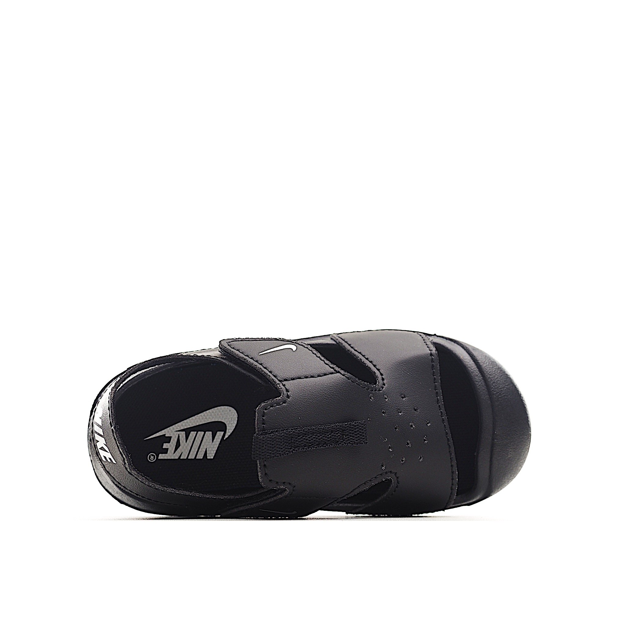 图片[4]-NK 包头飞机耳魔术贴儿童凉鞋 黑色 采用鞋头包覆设计，并搭载富有抓地力的外底，堪称户外畅玩的理想之选。配搭柔软的泡绵缓震设计，可随孩子的双足伸展弯曲。魔术贴粘扣固定带，便于穿脱；鞋面开口设计，赋予稚嫩双足透气感受。 尺码：22-35 货号：7001-选品中心