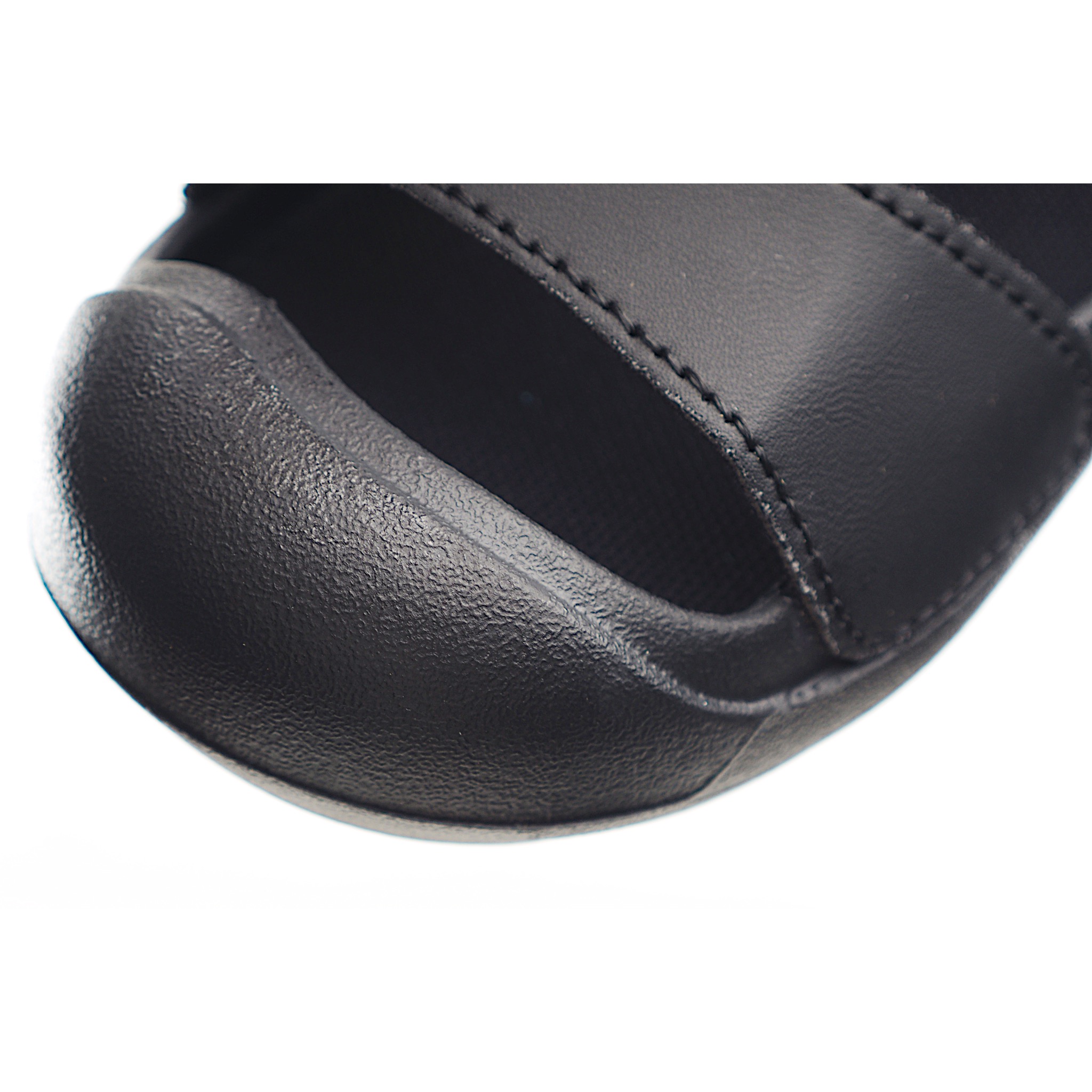 图片[8]-NK 包头飞机耳魔术贴儿童凉鞋 黑色 采用鞋头包覆设计，并搭载富有抓地力的外底，堪称户外畅玩的理想之选。配搭柔软的泡绵缓震设计，可随孩子的双足伸展弯曲。魔术贴粘扣固定带，便于穿脱；鞋面开口设计，赋予稚嫩双足透气感受。 尺码：22-35 货号：7001-选品中心