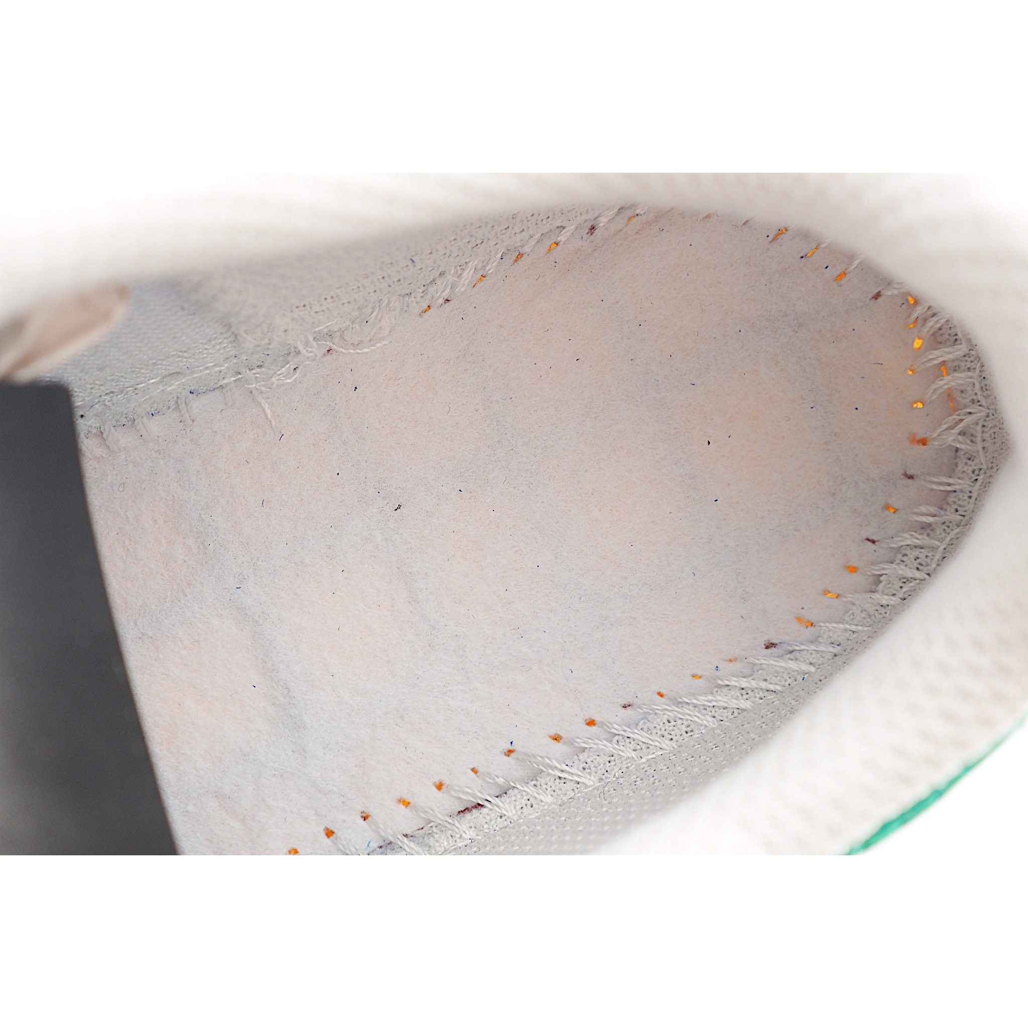 图片[7]-奔跑之星童鞋 耐用的尼龙鞋面，带有绒面革覆盖层和皮革装饰，营造出奢华的外观和感觉。三层记忆海绵鞋垫有助于提供舒适且舒适的脚下骑行体验，贴合宝宝的双脚，牵引橡胶外底有助于提供抓地力。 货号：0372 尺码：24-27松紧带 28-37鞋带-选品中心