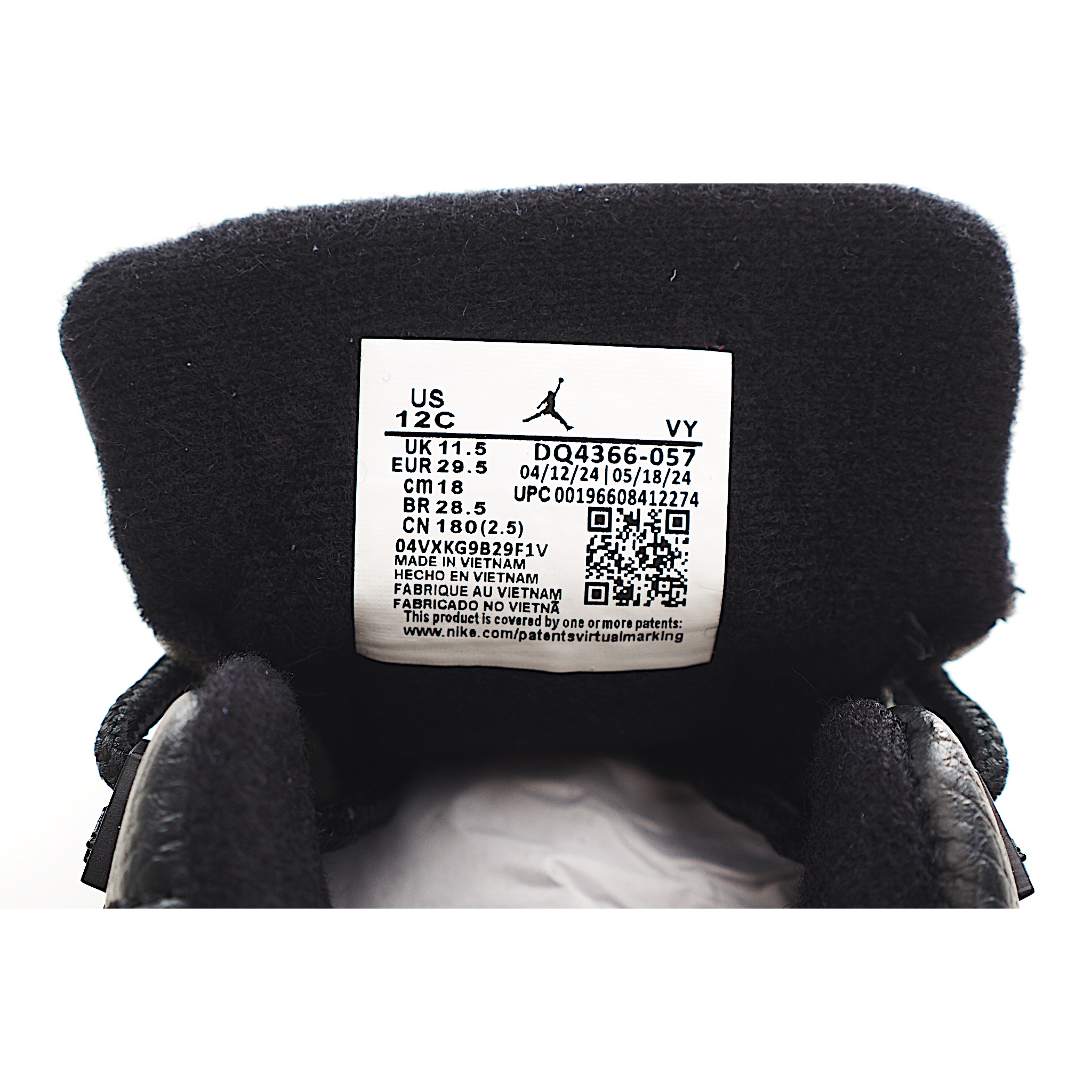 图片[5]-让您的孩子拥有AJ 12童鞋，一直是运动鞋爱好者的最爱，鞋跟处采用封装式 Air 缓冲设计。鞋面采用真皮、合成皮革和织物混合制成，并带有独特的放射状缝线。内衬柔软，穿着舒适。柔韧的橡胶鞋底为成长中的双脚提供良好的抓地力和支撑，让宝宝在操场上保持步伐。 货号：6057 尺码：22-37-选品中心