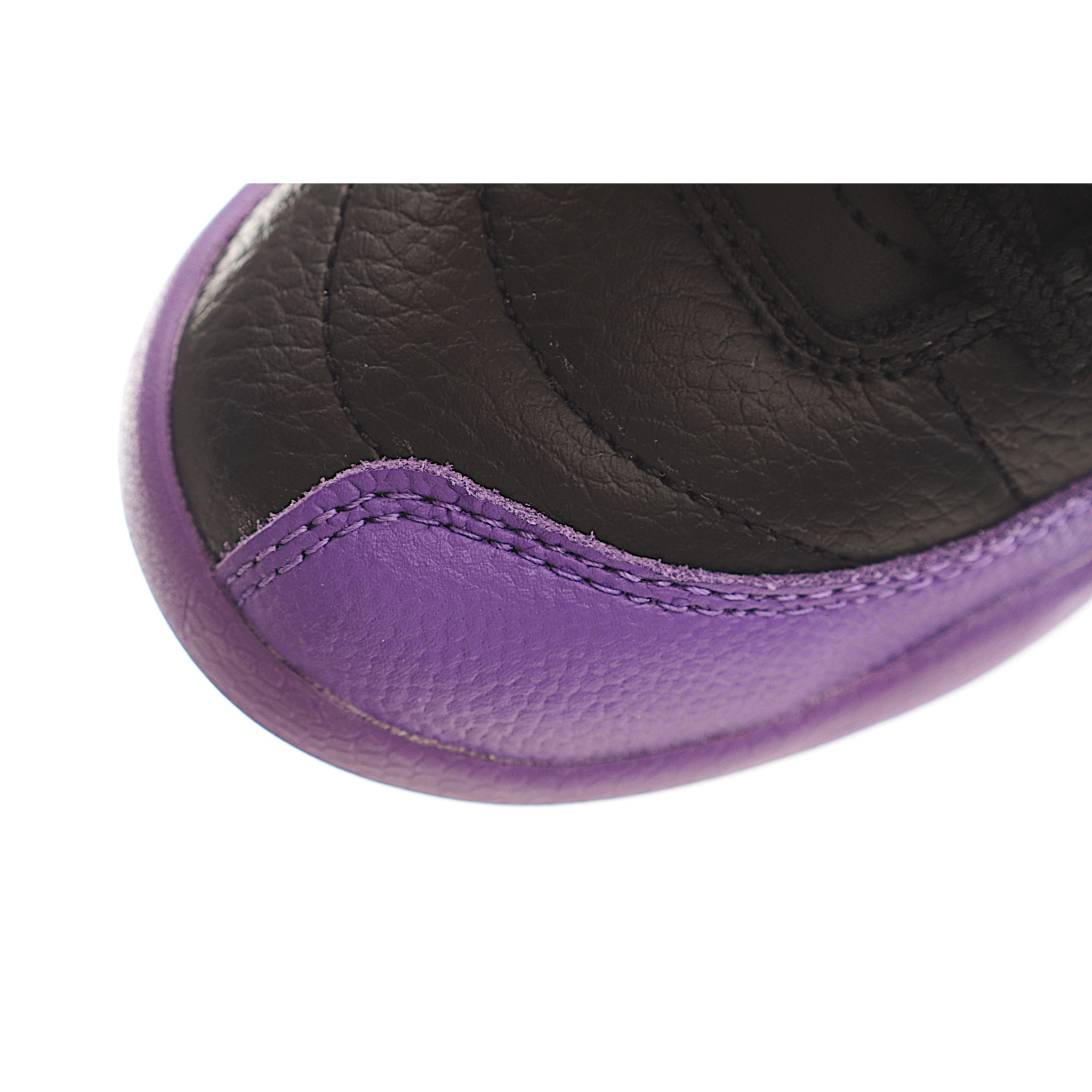 图片[7]-让您的孩子拥有AJ 12童鞋，一直是运动鞋爱好者的最爱，鞋跟处采用封装式 Air 缓冲设计。鞋面采用真皮、合成皮革和织物混合制成，并带有独特的放射状缝线。内衬柔软，穿着舒适。柔韧的橡胶鞋底为成长中的双脚提供良好的抓地力和支撑，让宝宝在操场上保持步伐。 货号：6057 尺码：22-37-选品中心