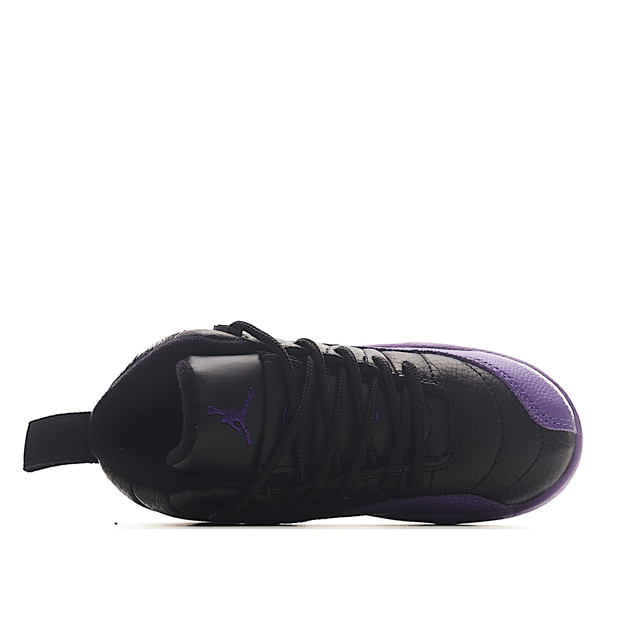 图片[9]-让您的孩子拥有AJ 12童鞋，一直是运动鞋爱好者的最爱，鞋跟处采用封装式 Air 缓冲设计。鞋面采用真皮、合成皮革和织物混合制成，并带有独特的放射状缝线。内衬柔软，穿着舒适。柔韧的橡胶鞋底为成长中的双脚提供良好的抓地力和支撑，让宝宝在操场上保持步伐。 货号：6057 尺码：22-37-选品中心