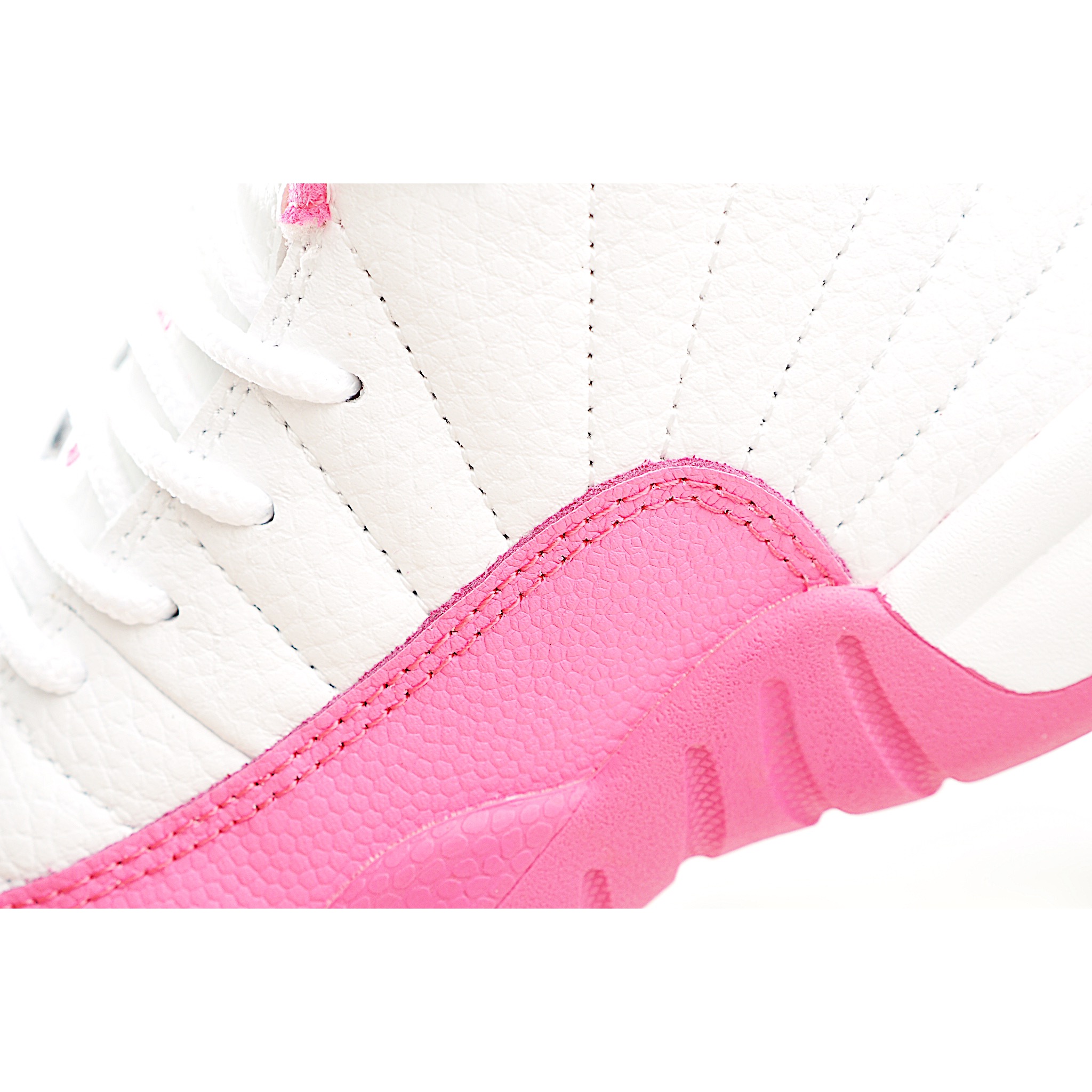 图片[6]-让您的孩子拥有AJ 12童鞋，一直是运动鞋爱好者的最爱，鞋跟处采用封装式 Air 缓冲设计。鞋面采用真皮、合成皮革和织物混合制成，并带有独特的放射状缝线。内衬柔软，穿着舒适。柔韧的橡胶鞋底为成长中的双脚提供良好的抓地力和支撑，让宝宝在操场上保持步伐。 货号：6109 尺码：22-37-选品中心