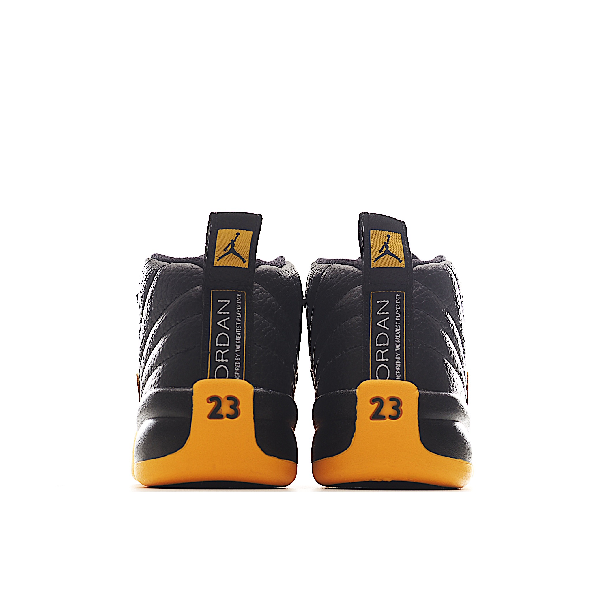 图片[4]-让您的孩子拥有AJ 12童鞋，一直是运动鞋爱好者的最爱，鞋跟处采用封装式 Air 缓冲设计。鞋面采用真皮、合成皮革和织物混合制成，并带有独特的放射状缝线。内衬柔软，穿着舒适。柔韧的橡胶鞋底为成长中的双脚提供良好的抓地力和支撑，让宝宝在操场上保持步伐。 货号：6070 尺码：22-37-选品中心