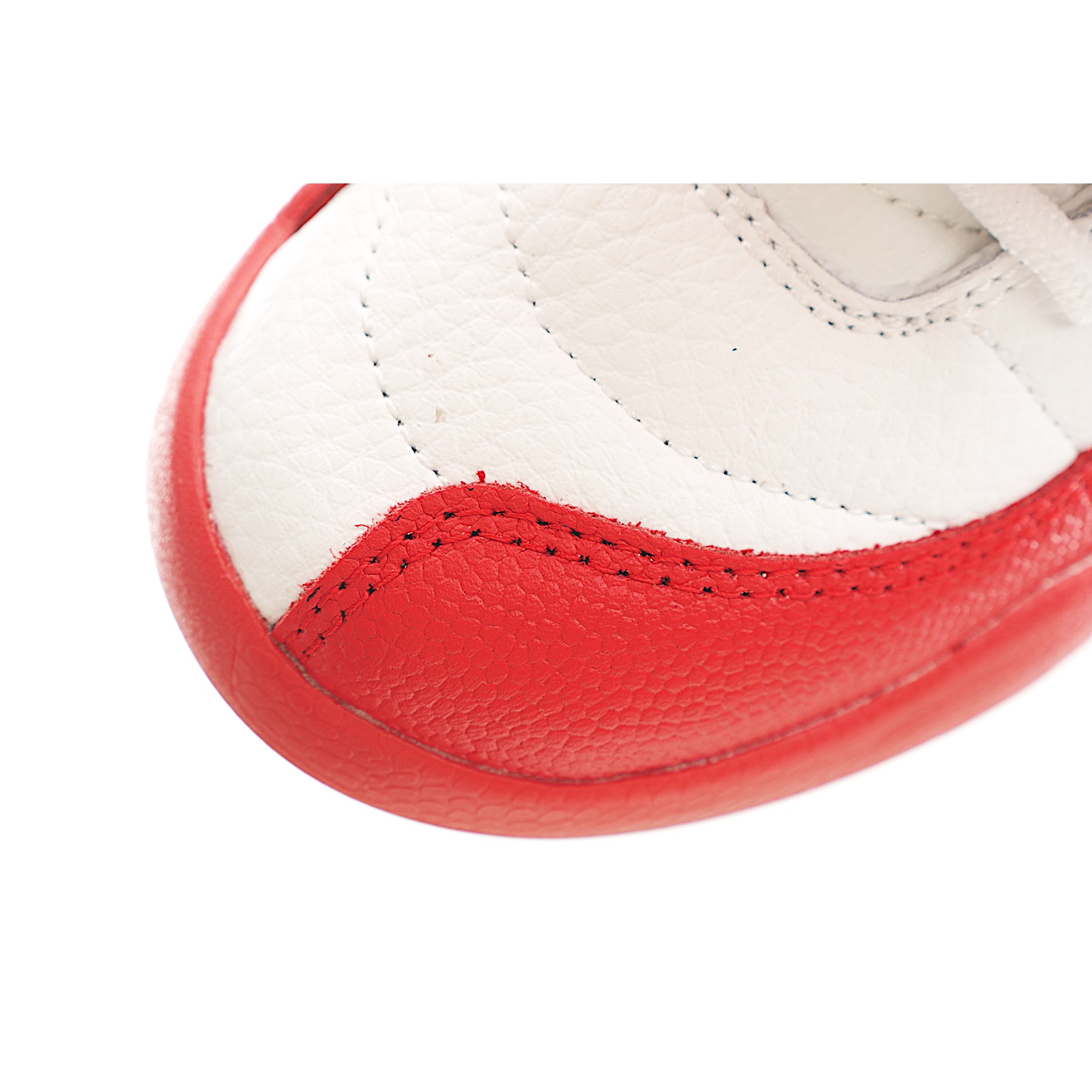 图片[7]-让您的孩子拥有AJ 12童鞋，一直是运动鞋爱好者的最爱，鞋跟处采用封装式 Air 缓冲设计。鞋面采用真皮、合成皮革和织物混合制成，并带有独特的放射状缝线。内衬柔软，穿着舒适。柔韧的橡胶鞋底为成长中的双脚提供良好的抓地力和支撑，让宝宝在操场上保持步伐。 货号：6116 尺码：22-37-选品中心