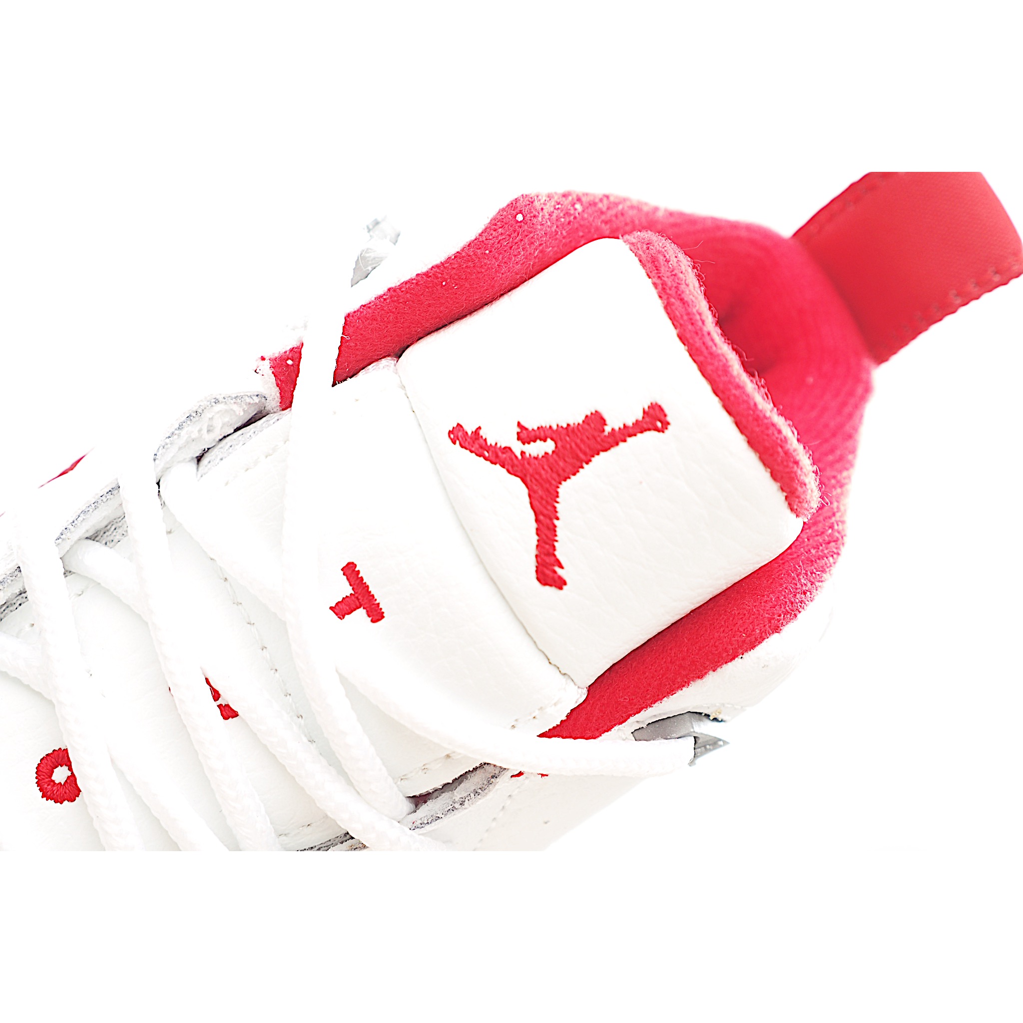 图片[5]-让您的孩子拥有AJ 12童鞋，一直是运动鞋爱好者的最爱，鞋跟处采用封装式 Air 缓冲设计。鞋面采用真皮、合成皮革和织物混合制成，并带有独特的放射状缝线。内衬柔软，穿着舒适。柔韧的橡胶鞋底为成长中的双脚提供良好的抓地力和支撑，让宝宝在操场上保持步伐。 货号：6116 尺码：22-37-选品中心