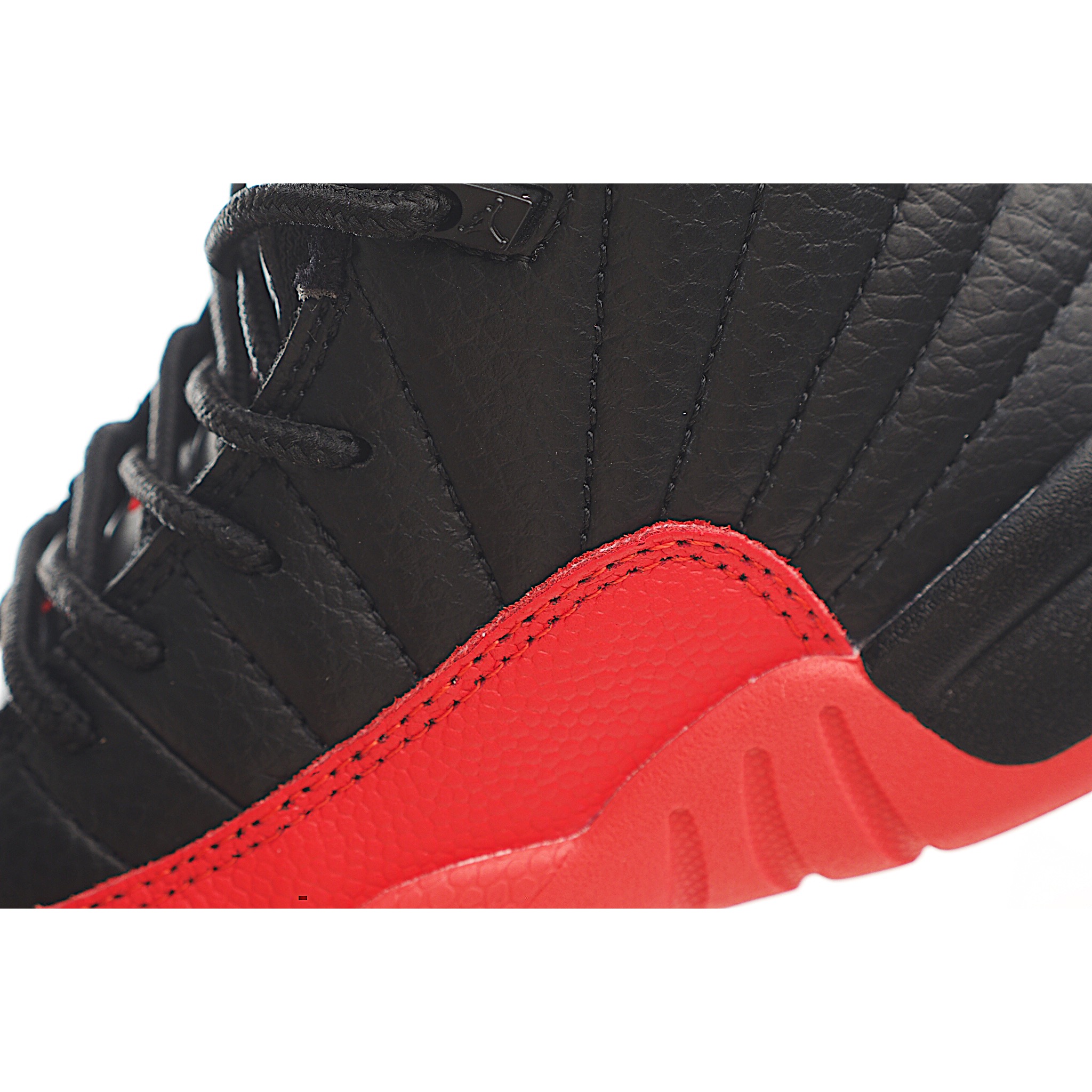 图片[6]-让您的孩子拥有AJ 12童鞋，一直是运动鞋爱好者的最爱，鞋跟处采用封装式 Air 缓冲设计。鞋面采用真皮、合成皮革和织物混合制成，并带有独特的放射状缝线。内衬柔软，穿着舒适。柔韧的橡胶鞋底为成长中的双脚提供良好的抓地力和支撑，让宝宝在操场上保持步伐。 货号：6002 尺码：22-37-选品中心