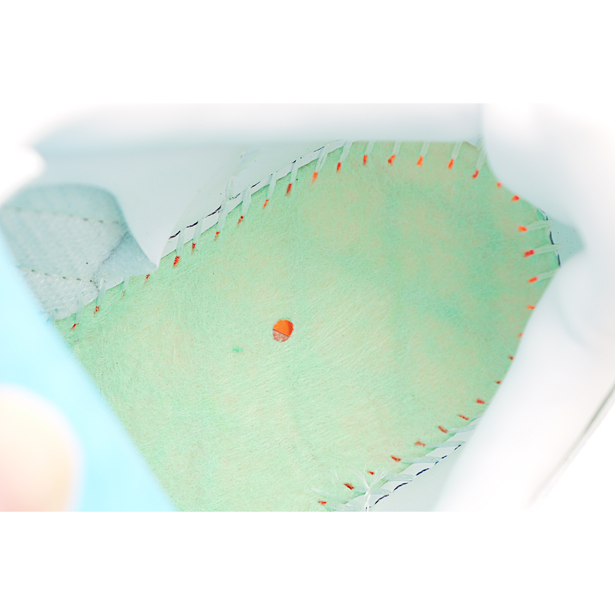 图片[6]-AD 德训 低帮儿童休闲鞋 注：22-27松紧带，28-37系带 如果你回到 1960 年代，你会发现职业足球运动员穿着桑巴，就像这些婴儿鞋一样，几乎就像他们一样。尺寸缩小适合儿童，配有柔软的鞋垫，在全天玩耍时感觉舒适。皮革鞋面、胶橡胶鞋底和3条纹保持经典。 货号：1334 尺码：22-37-选品中心