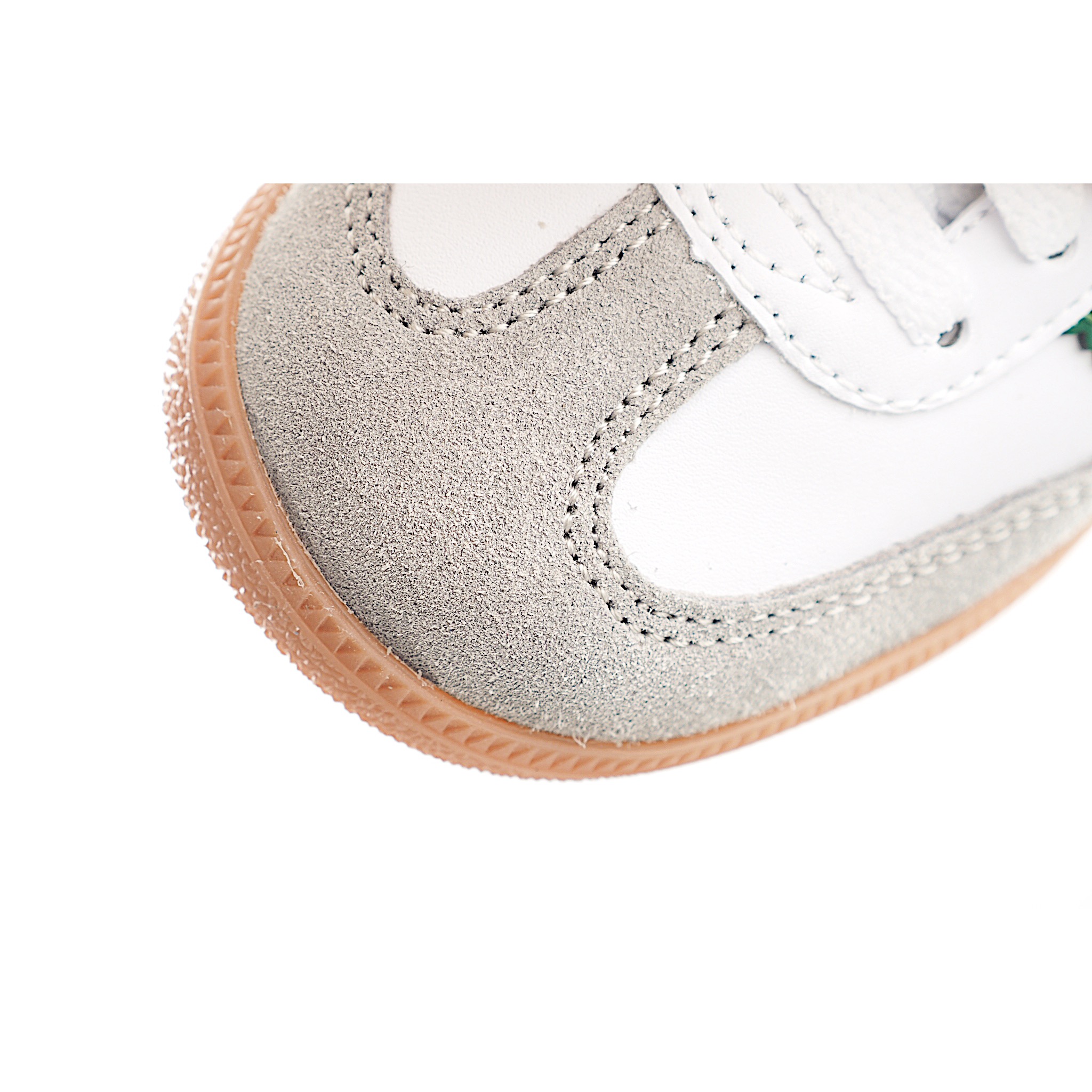 图片[8]-AD 德训 低帮儿童休闲鞋 注：22-27松紧带，28-37系带 如果你回到 1960 年代，你会发现职业足球运动员穿着桑巴，就像这些婴儿鞋一样，几乎就像他们一样。尺寸缩小适合儿童，配有柔软的鞋垫，在全天玩耍时感觉舒适。皮革鞋面、胶橡胶鞋底和3条纹保持经典。 货号：1334 尺码：22-37-选品中心