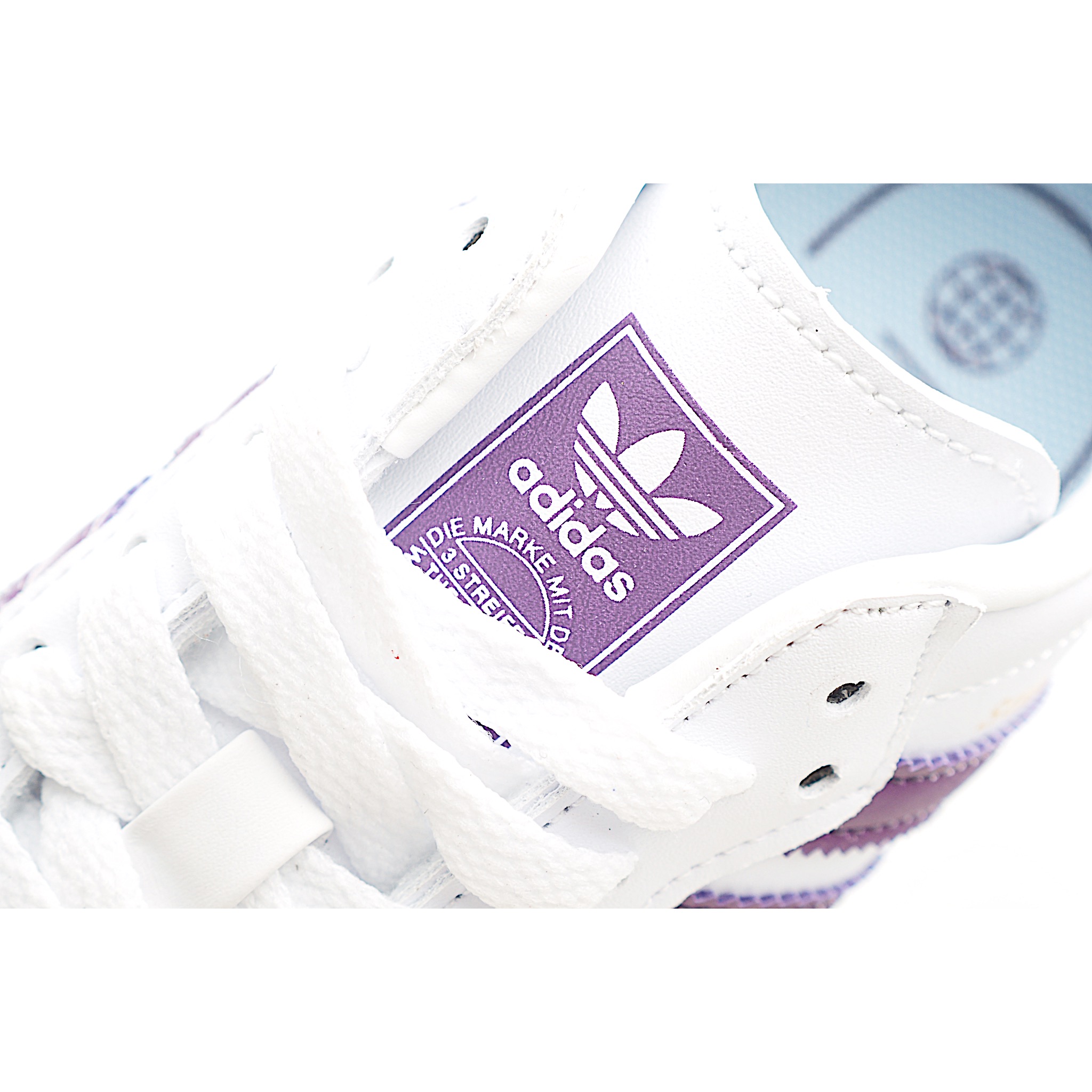 图片[8]-AD 德训 低帮儿童休闲鞋 注：22-27松紧带，28-37系带 如果你回到 1960 年代，你会发现职业足球运动员穿着桑巴，就像这些婴儿鞋一样，几乎就像他们一样。尺寸缩小适合儿童，配有柔软的鞋垫，在全天玩耍时感觉舒适。皮革鞋面、胶橡胶鞋底和3条纹保持经典。 货号：8848 尺码：22-37-选品中心