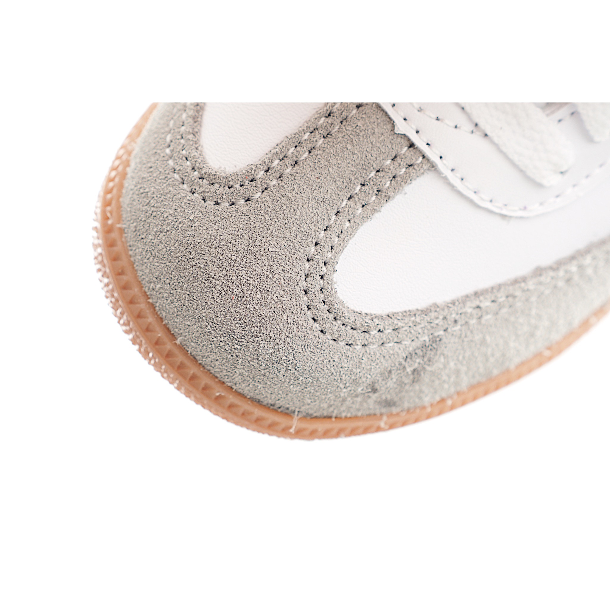 图片[6]-AD 德训 低帮儿童休闲鞋 注：22-27松紧带，28-37系带 如果你回到 1960 年代，你会发现职业足球运动员穿着桑巴，就像这些婴儿鞋一样，几乎就像他们一样。尺寸缩小适合儿童，配有柔软的鞋垫，在全天玩耍时感觉舒适。皮革鞋面、胶橡胶鞋底和3条纹保持经典。 货号：8848 尺码：22-37-选品中心