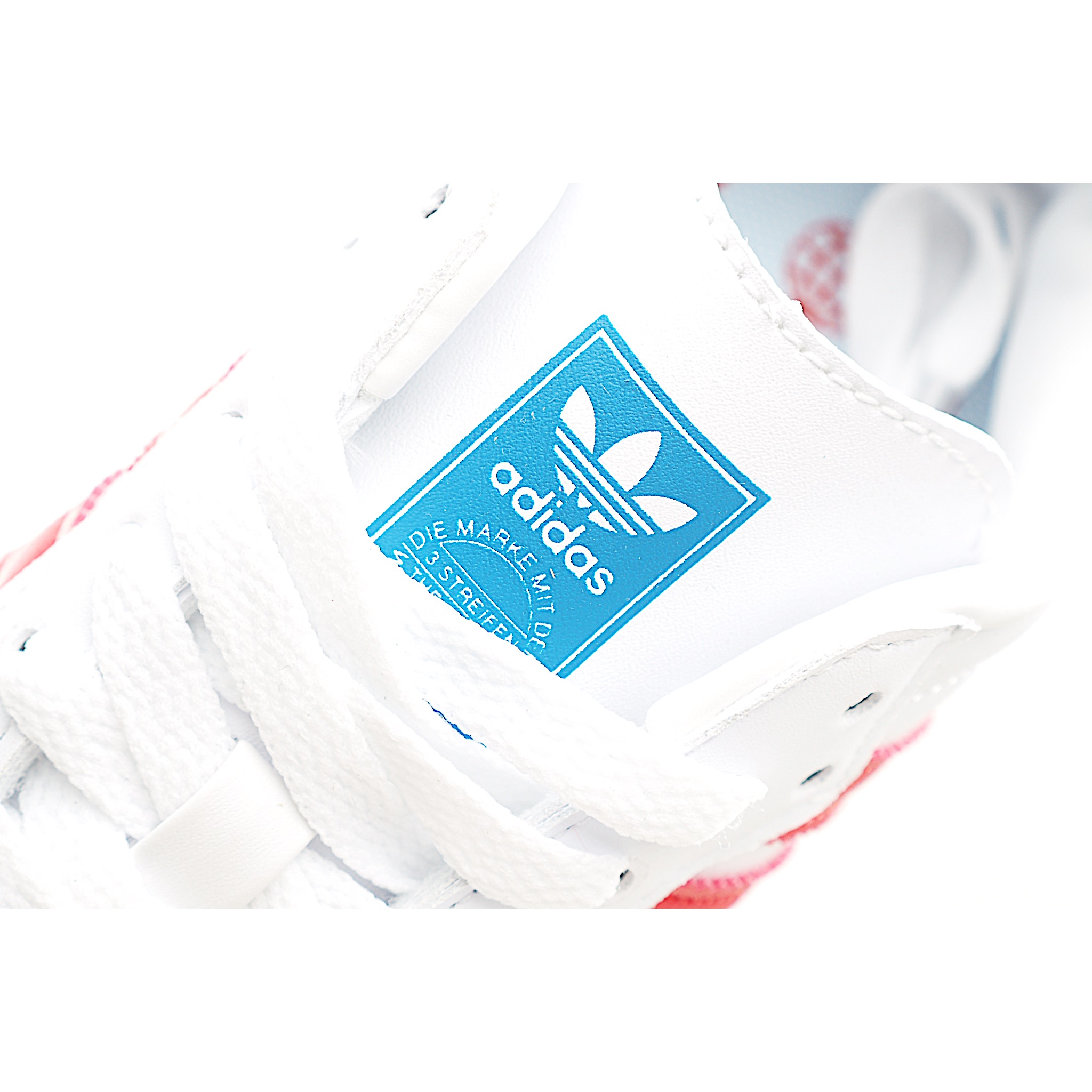 图片[8]-AD 德训 低帮儿童休闲鞋 注：22-27松紧带，28-37系带 如果你回到 1960 年代，你会发现职业足球运动员穿着桑巴，就像这些婴儿鞋一样，几乎就像他们一样。尺寸缩小适合儿童，配有柔软的鞋垫，在全天玩耍时感觉舒适。皮革鞋面、胶橡胶鞋底和3条纹保持经典。 货号：4464 尺码：22-37-选品中心