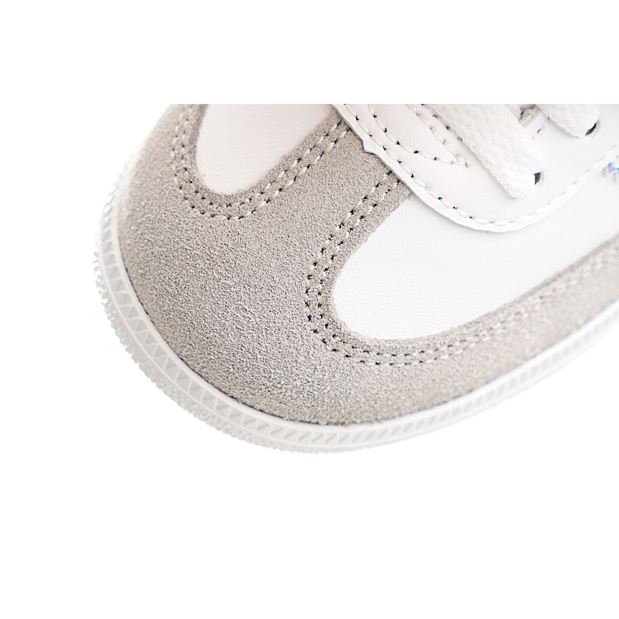 图片[9]-AD 德训 低帮儿童休闲鞋 注：22-27松紧带，28-37系带 如果你回到 1960 年代，你会发现职业足球运动员穿着桑巴，就像这些婴儿鞋一样，几乎就像他们一样。尺寸缩小适合儿童，配有柔软的鞋垫，在全天玩耍时感觉舒适。皮革鞋面、胶橡胶鞋底和3条纹保持经典。 货号：6279 尺码：22-37-选品中心