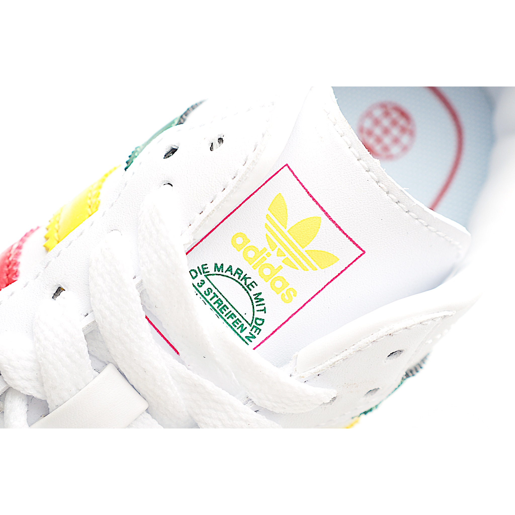 图片[6]-AD 德训 低帮儿童休闲鞋 注：22-27松紧带，28-37系带 如果你回到 1960 年代，你会发现职业足球运动员穿着桑巴，就像这些婴儿鞋一样，几乎就像他们一样。尺寸缩小适合儿童，配有柔软的鞋垫，在全天玩耍时感觉舒适。皮革鞋面、胶橡胶鞋底和3条纹保持经典。 货号：3118 尺码：22-37-选品中心