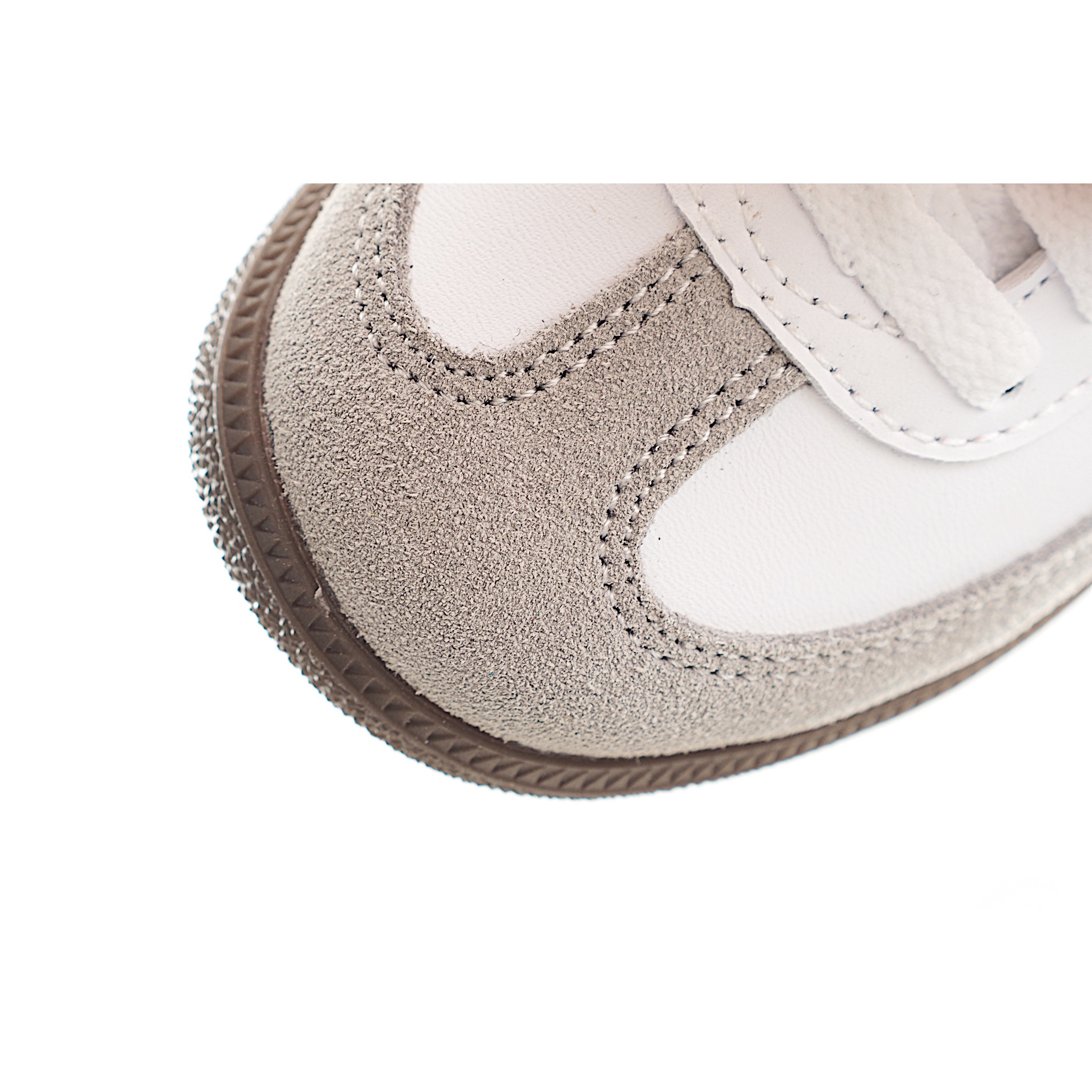 图片[8]-AD 德训 低帮儿童休闲鞋 注：22-27松紧带，28-37系带 如果你回到 1960 年代，你会发现职业足球运动员穿着桑巴，就像这些婴儿鞋一样，几乎就像他们一样。尺寸缩小适合儿童，配有柔软的鞋垫，在全天玩耍时感觉舒适。皮革鞋面、胶橡胶鞋底和3条纹保持经典。 货号：3118 尺码：22-37-选品中心