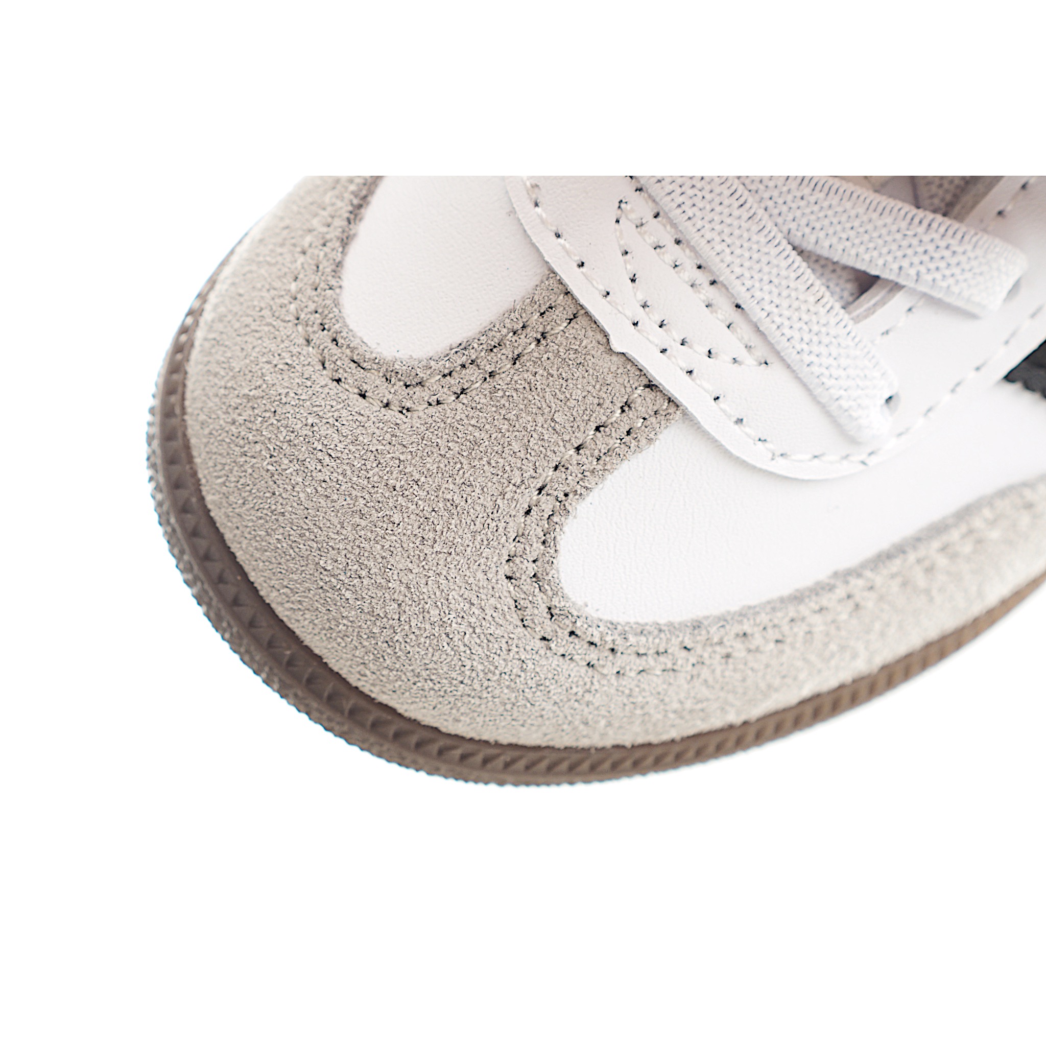 图片[5]-AD 德训 低帮儿童休闲鞋 注：22-27松紧带，28-37系带 如果你回到 1960 年代，你会发现职业足球运动员穿着桑巴，就像这些婴儿鞋一样，几乎就像他们一样。尺寸缩小适合儿童，配有柔软的鞋垫，在全天玩耍时感觉舒适。皮革鞋面、胶橡胶鞋底和3条纹保持经典。 货号：3677 尺码：22-37-选品中心