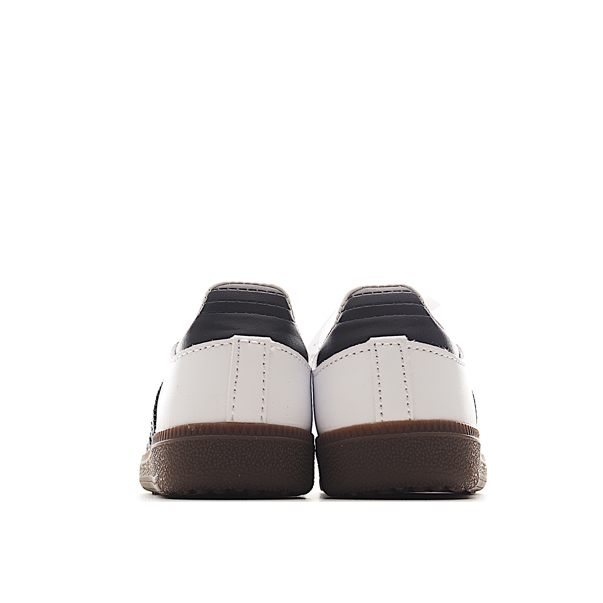 图片[4]-AD 德训 低帮儿童休闲鞋 注：22-27松紧带，28-37系带 如果你回到 1960 年代，你会发现职业足球运动员穿着桑巴，就像这些婴儿鞋一样，几乎就像他们一样。尺寸缩小适合儿童，配有柔软的鞋垫，在全天玩耍时感觉舒适。皮革鞋面、胶橡胶鞋底和3条纹保持经典。 货号：3677 尺码：22-37-选品中心